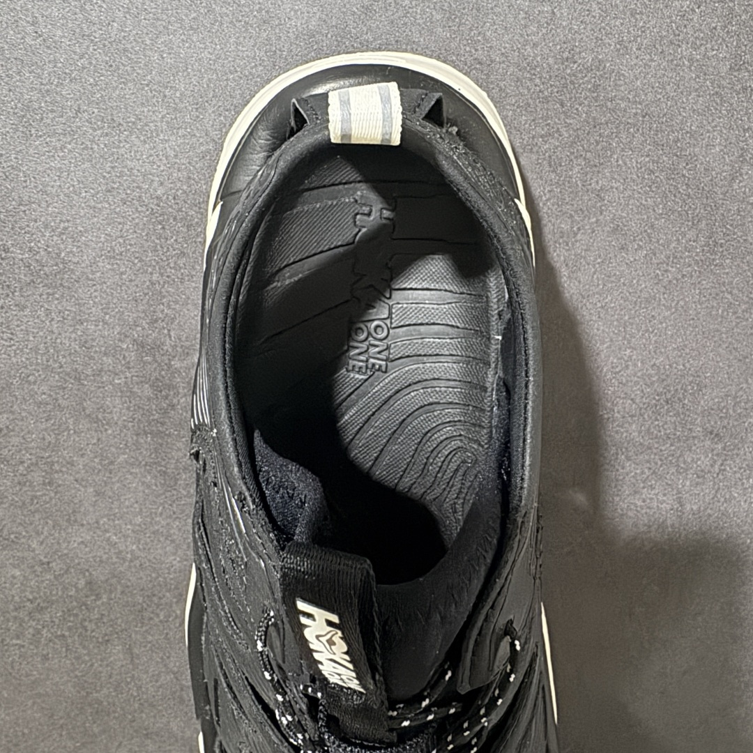 图片[6]-【PE纯原版】HOKA One One Hopara Sandals 霍帕拉系列水路两用溯溪涉水休闲户外露营凉鞋 作为先锋品牌的 HOKA ONE ONE总是以独特的方式 HOPA RA是一款溯溪鞋 又名排水鞋 可长期用于涉水和溯溪 保护脚底和脚趾的安全和舒适 鞋面材料速干 透气 耐磨 鞋底防滑 耐磨 抓地能力强 出于安全考虑 设计要求较高 涉水溯溪过程中 水 泥沙 可以直接从鞋内大孔排出 细纹鞋底使在岩石上抓地能力强 避免打滑 而上路后 鞋面具有快干透气等优点 尺码：36 36.5 37.5 38 39 40 40.5 41 42 42.5 43 44 45-选品中心