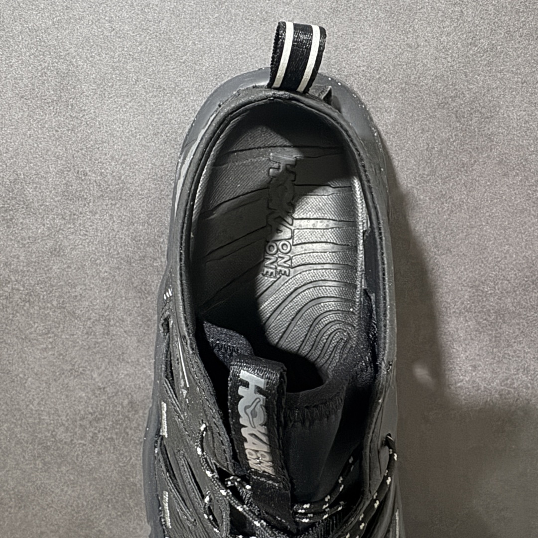 图片[6]-【PE纯原版】HOKA One One Hopara Sandals 霍帕拉系列水路两用溯溪涉水休闲户外露营凉鞋 作为先锋品牌的 HOKA ONE ONE总是以独特的方式 HOPA RA是一款溯溪鞋 又名排水鞋 可长期用于涉水和溯溪 保护脚底和脚趾的安全和舒适 鞋面材料速干 透气 耐磨 鞋底防滑 耐磨 抓地能力强 出于安全考虑 设计要求较高 涉水溯溪过程中 水 泥沙 可以直接从鞋内大孔排出 细纹鞋底使在岩石上抓地能力强 避免打滑 而上路后 鞋面具有快干透气等优点 尺码：36 36.5 37.5 38 39 40 40.5 41 42 42.5 43 44 45-选品中心
