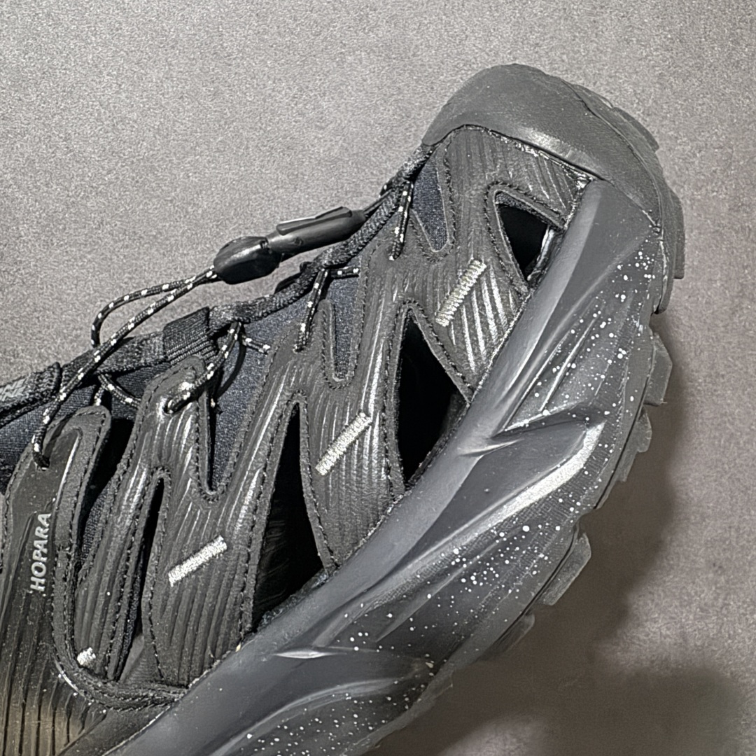 图片[8]-【PE纯原版】HOKA One One Hopara Sandals 霍帕拉系列水路两用溯溪涉水休闲户外露营凉鞋 作为先锋品牌的 HOKA ONE ONE总是以独特的方式 HOPA RA是一款溯溪鞋 又名排水鞋 可长期用于涉水和溯溪 保护脚底和脚趾的安全和舒适 鞋面材料速干 透气 耐磨 鞋底防滑 耐磨 抓地能力强 出于安全考虑 设计要求较高 涉水溯溪过程中 水 泥沙 可以直接从鞋内大孔排出 细纹鞋底使在岩石上抓地能力强 避免打滑 而上路后 鞋面具有快干透气等优点 尺码：36 36.5 37.5 38 39 40 40.5 41 42 42.5 43 44 45-选品中心
