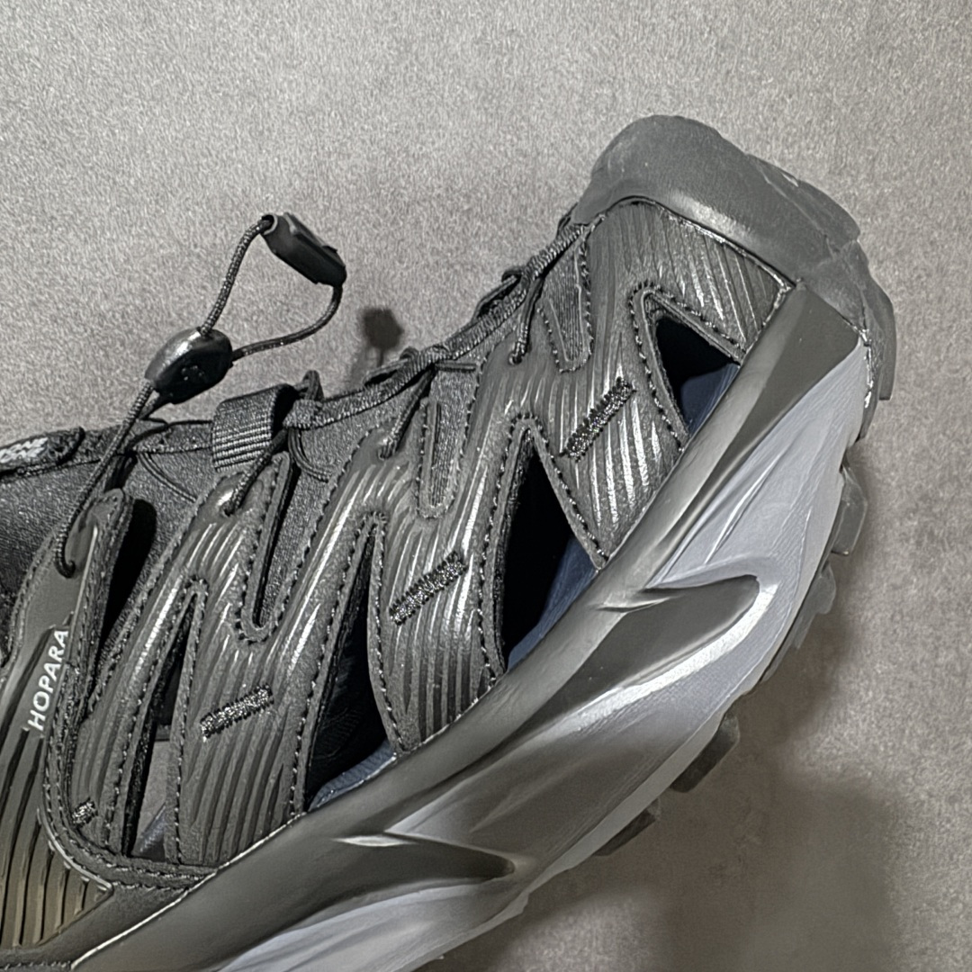 图片[8]-【PE纯原版】HOKA One One Hopara Sandals 霍帕拉系列水路两用溯溪涉水休闲户外露营凉鞋 作为先锋品牌的 HOKA ONE ONE总是以独特的方式 HOPA RA是一款溯溪鞋 又名排水鞋 可长期用于涉水和溯溪 保护脚底和脚趾的安全和舒适 鞋面材料速干 透气 耐磨 鞋底防滑 耐磨 抓地能力强 出于安全考虑 设计要求较高 涉水溯溪过程中 水 泥沙 可以直接从鞋内大孔排出 细纹鞋底使在岩石上抓地能力强 避免打滑 而上路后 鞋面具有快干透气等优点 尺码：36 36.5 37.5 38 39 40 40.5 41 42 42.5 43 44 45-选品中心