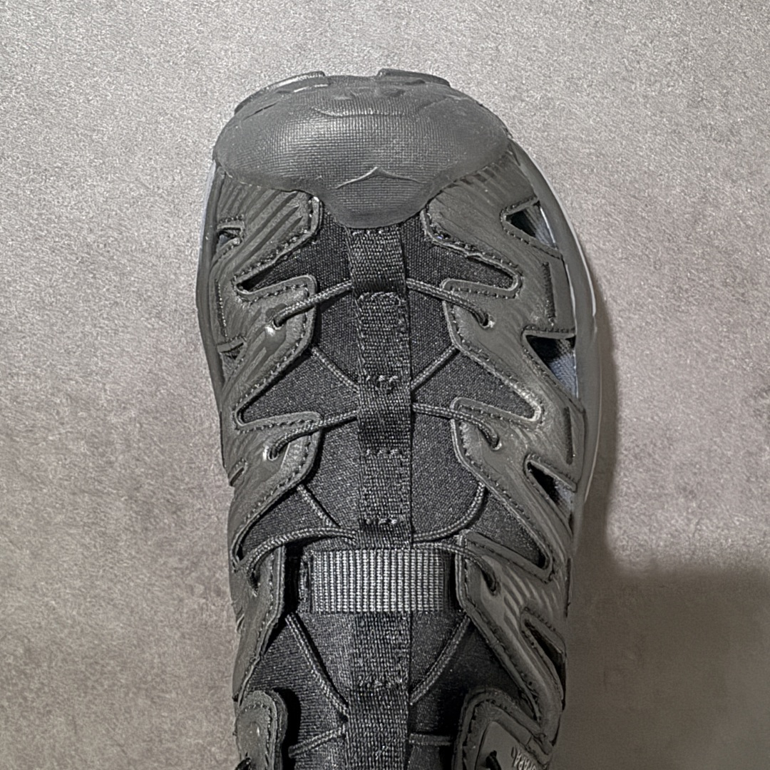 图片[5]-【PE纯原版】HOKA One One Hopara Sandals 霍帕拉系列水路两用溯溪涉水休闲户外露营凉鞋 作为先锋品牌的 HOKA ONE ONE总是以独特的方式 HOPA RA是一款溯溪鞋 又名排水鞋 可长期用于涉水和溯溪 保护脚底和脚趾的安全和舒适 鞋面材料速干 透气 耐磨 鞋底防滑 耐磨 抓地能力强 出于安全考虑 设计要求较高 涉水溯溪过程中 水 泥沙 可以直接从鞋内大孔排出 细纹鞋底使在岩石上抓地能力强 避免打滑 而上路后 鞋面具有快干透气等优点 尺码：36 36.5 37.5 38 39 40 40.5 41 42 42.5 43 44 45-选品中心