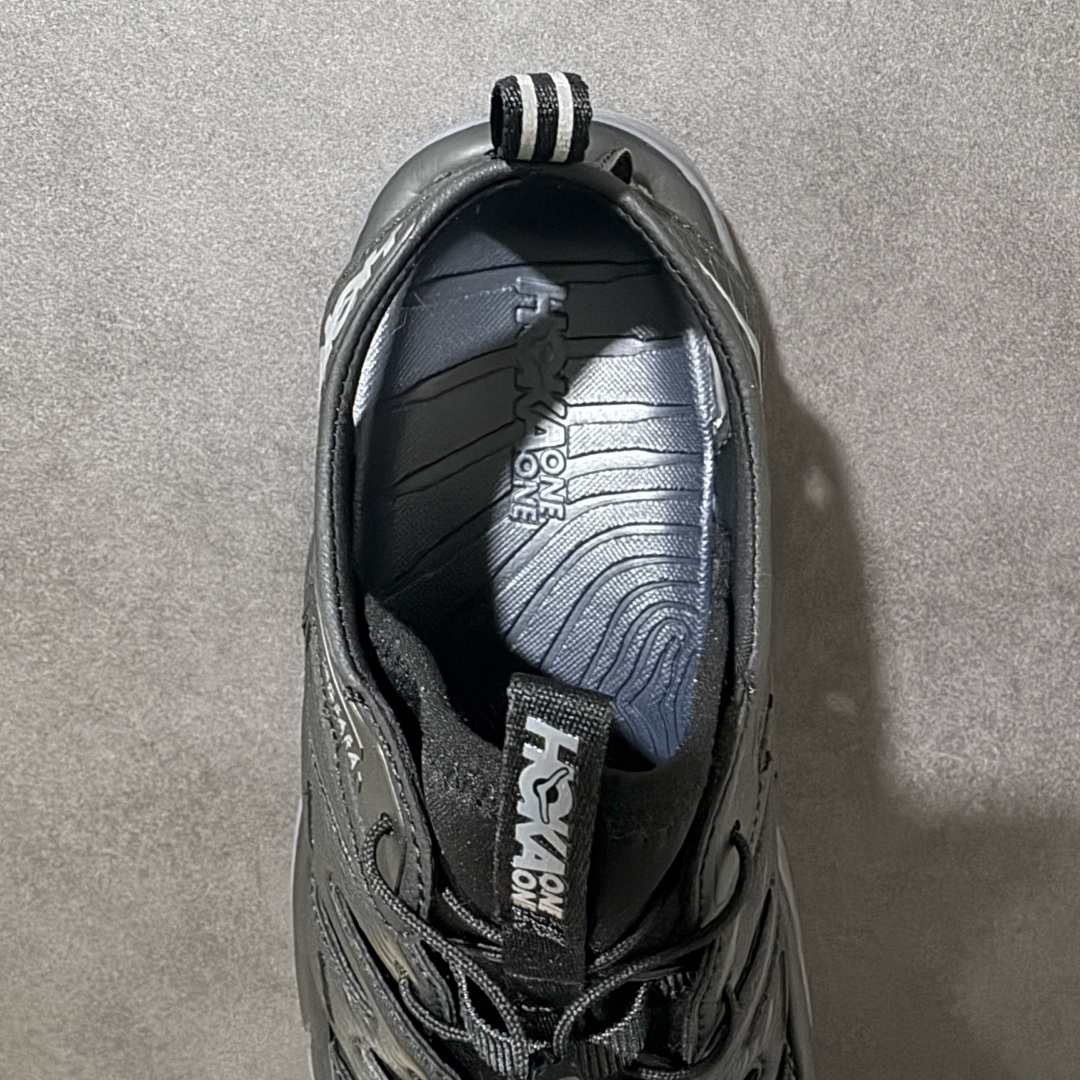 图片[6]-【PE纯原版】HOKA One One Hopara Sandals 霍帕拉系列水路两用溯溪涉水休闲户外露营凉鞋 作为先锋品牌的 HOKA ONE ONE总是以独特的方式 HOPA RA是一款溯溪鞋 又名排水鞋 可长期用于涉水和溯溪 保护脚底和脚趾的安全和舒适 鞋面材料速干 透气 耐磨 鞋底防滑 耐磨 抓地能力强 出于安全考虑 设计要求较高 涉水溯溪过程中 水 泥沙 可以直接从鞋内大孔排出 细纹鞋底使在岩石上抓地能力强 避免打滑 而上路后 鞋面具有快干透气等优点 尺码：36 36.5 37.5 38 39 40 40.5 41 42 42.5 43 44 45-选品中心