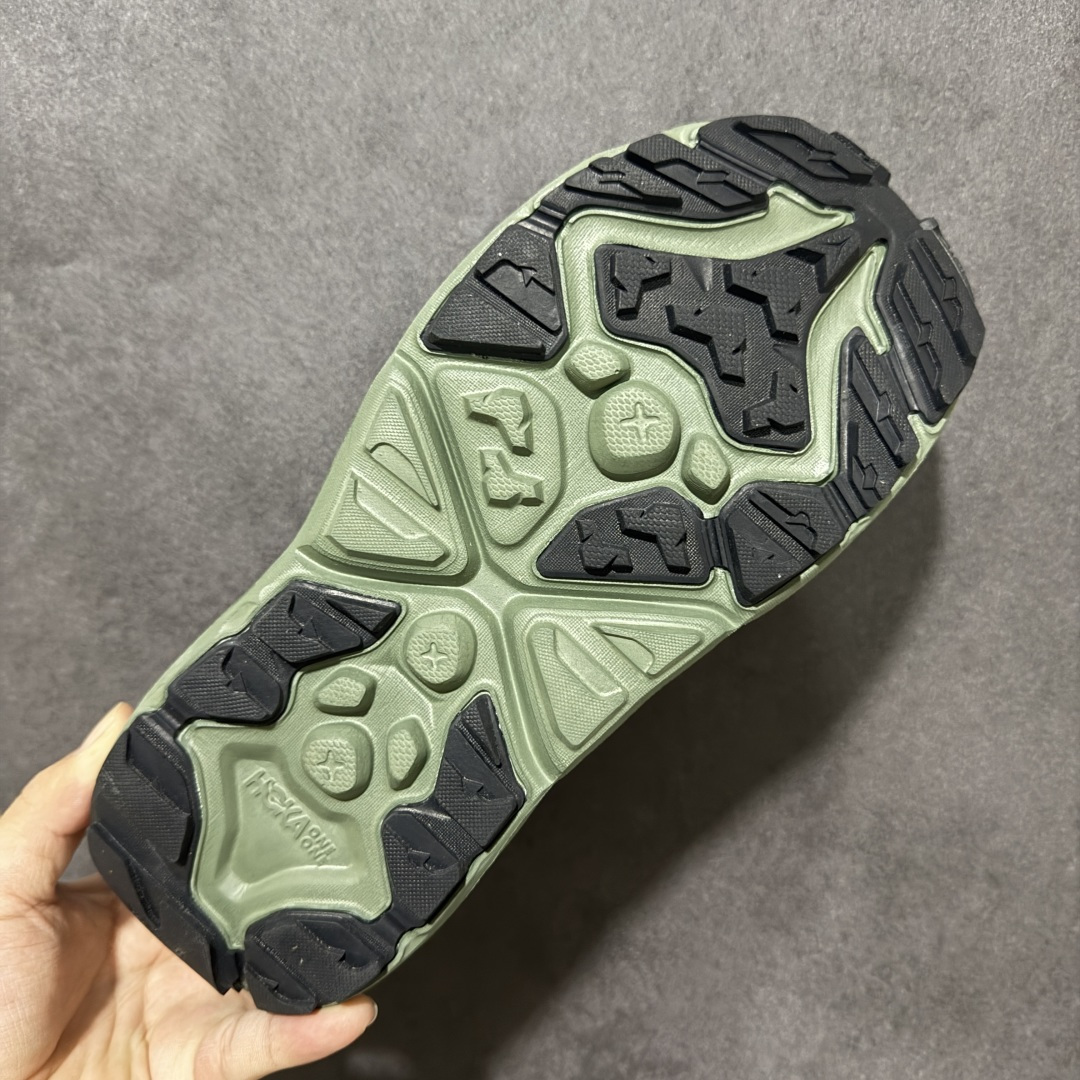 图片[9]-【PE纯原版】HOKA One One Hopara Sandals 霍帕拉系列水路两用溯溪涉水休闲户外露营凉鞋 作为先锋品牌的 HOKA ONE ONE总是以独特的方式 HOPA RA是一款溯溪鞋 又名排水鞋 可长期用于涉水和溯溪 保护脚底和脚趾的安全和舒适 鞋面材料速干 透气 耐磨 鞋底防滑 耐磨 抓地能力强 出于安全考虑 设计要求较高 涉水溯溪过程中 水 泥沙 可以直接从鞋内大孔排出 细纹鞋底使在岩石上抓地能力强 避免打滑 而上路后 鞋面具有快干透气等优点 尺码：36 36.5 37.5 38 39 40 40.5 41 42 42.5 43 44 45-选品中心