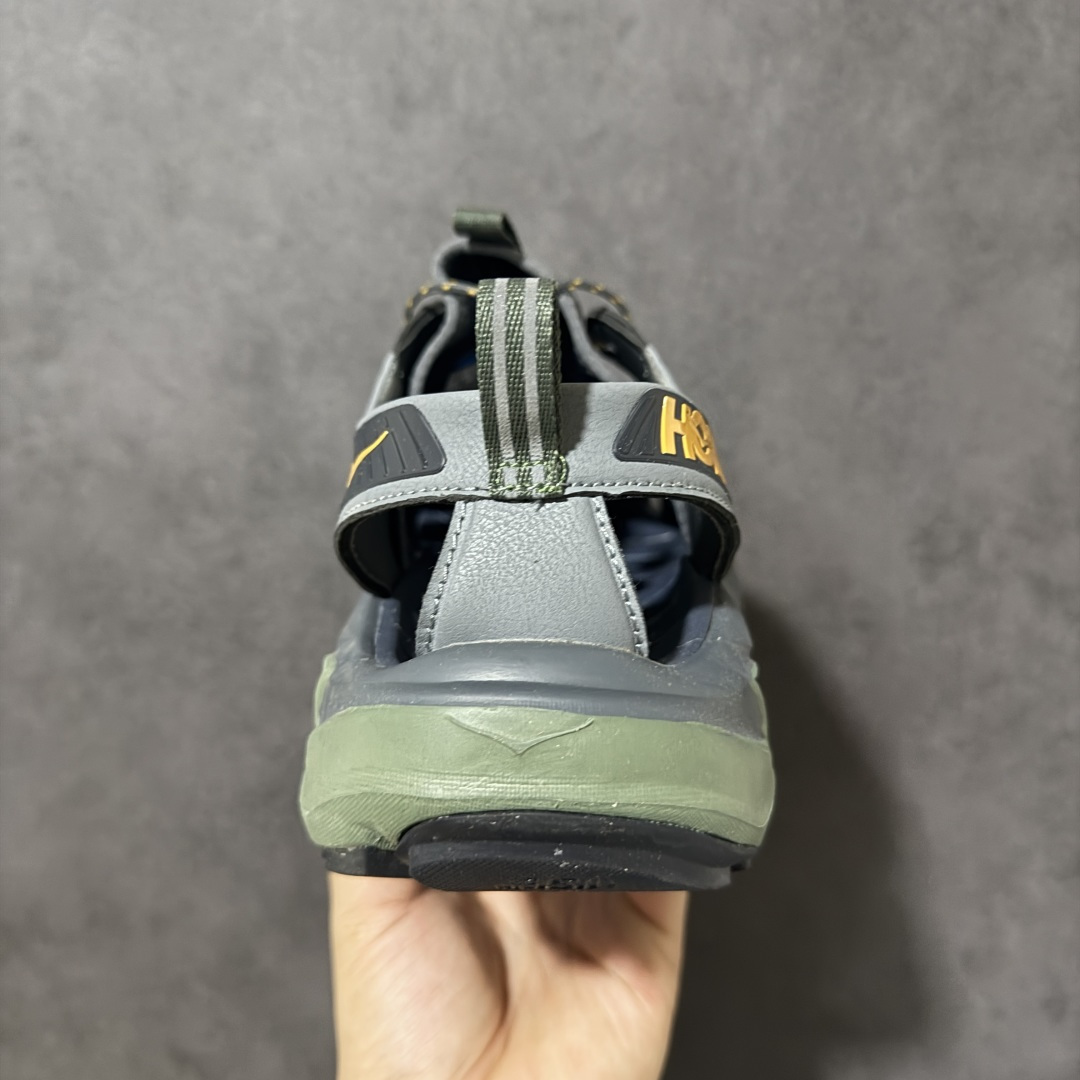 图片[4]-【PE纯原版】HOKA One One Hopara Sandals 霍帕拉系列水路两用溯溪涉水休闲户外露营凉鞋 作为先锋品牌的 HOKA ONE ONE总是以独特的方式 HOPA RA是一款溯溪鞋 又名排水鞋 可长期用于涉水和溯溪 保护脚底和脚趾的安全和舒适 鞋面材料速干 透气 耐磨 鞋底防滑 耐磨 抓地能力强 出于安全考虑 设计要求较高 涉水溯溪过程中 水 泥沙 可以直接从鞋内大孔排出 细纹鞋底使在岩石上抓地能力强 避免打滑 而上路后 鞋面具有快干透气等优点 尺码：36 36.5 37.5 38 39 40 40.5 41 42 42.5 43 44 45-选品中心