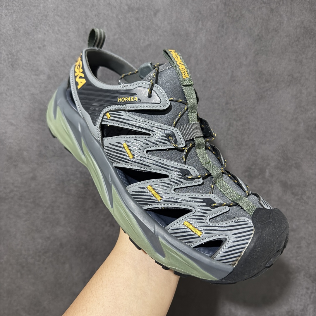 图片[3]-【PE纯原版】HOKA One One Hopara Sandals 霍帕拉系列水路两用溯溪涉水休闲户外露营凉鞋 作为先锋品牌的 HOKA ONE ONE总是以独特的方式 HOPA RA是一款溯溪鞋 又名排水鞋 可长期用于涉水和溯溪 保护脚底和脚趾的安全和舒适 鞋面材料速干 透气 耐磨 鞋底防滑 耐磨 抓地能力强 出于安全考虑 设计要求较高 涉水溯溪过程中 水 泥沙 可以直接从鞋内大孔排出 细纹鞋底使在岩石上抓地能力强 避免打滑 而上路后 鞋面具有快干透气等优点 尺码：36 36.5 37.5 38 39 40 40.5 41 42 42.5 43 44 45-选品中心