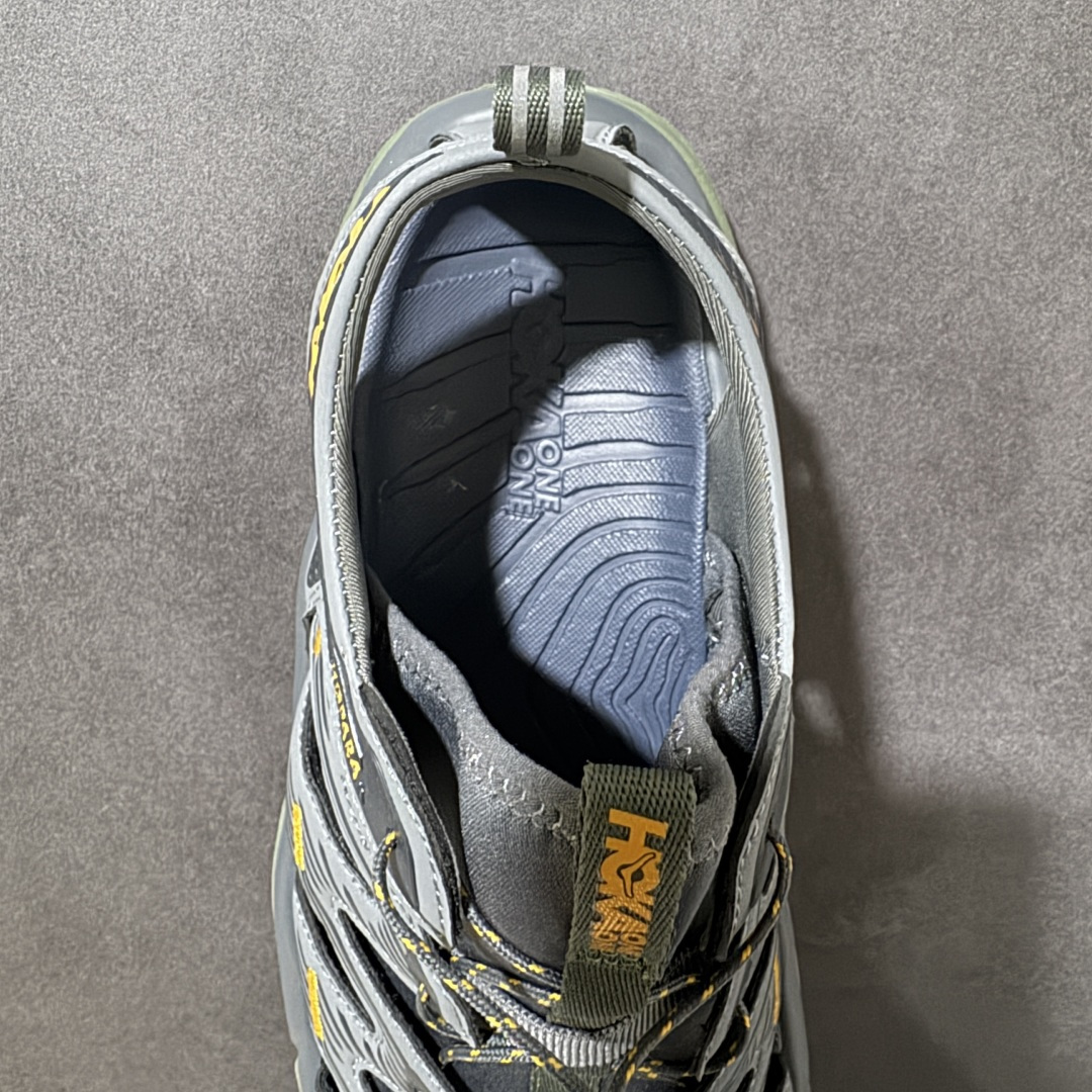 图片[6]-【PE纯原版】HOKA One One Hopara Sandals 霍帕拉系列水路两用溯溪涉水休闲户外露营凉鞋 作为先锋品牌的 HOKA ONE ONE总是以独特的方式 HOPA RA是一款溯溪鞋 又名排水鞋 可长期用于涉水和溯溪 保护脚底和脚趾的安全和舒适 鞋面材料速干 透气 耐磨 鞋底防滑 耐磨 抓地能力强 出于安全考虑 设计要求较高 涉水溯溪过程中 水 泥沙 可以直接从鞋内大孔排出 细纹鞋底使在岩石上抓地能力强 避免打滑 而上路后 鞋面具有快干透气等优点 尺码：36 36.5 37.5 38 39 40 40.5 41 42 42.5 43 44 45-选品中心