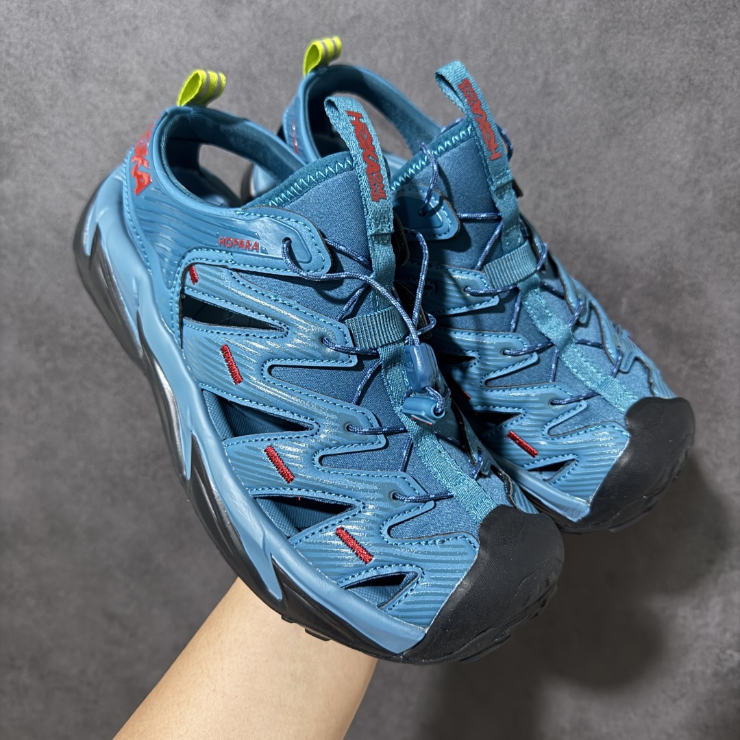 图片[11]-【PE纯原版】HOKA One One Hopara Sandals 霍帕拉系列水路两用溯溪涉水休闲户外露营凉鞋 作为先锋品牌的 HOKA ONE ONE总是以独特的方式 HOPA RA是一款溯溪鞋 又名排水鞋 可长期用于涉水和溯溪 保护脚底和脚趾的安全和舒适 鞋面材料速干 透气 耐磨 鞋底防滑 耐磨 抓地能力强 出于安全考虑 设计要求较高 涉水溯溪过程中 水 泥沙 可以直接从鞋内大孔排出 细纹鞋底使在岩石上抓地能力强 避免打滑 而上路后 鞋面具有快干透气等优点 尺码：36 36.5 37.5 38 39 40 40.5 41 42 42.5 43 44 45-选品中心