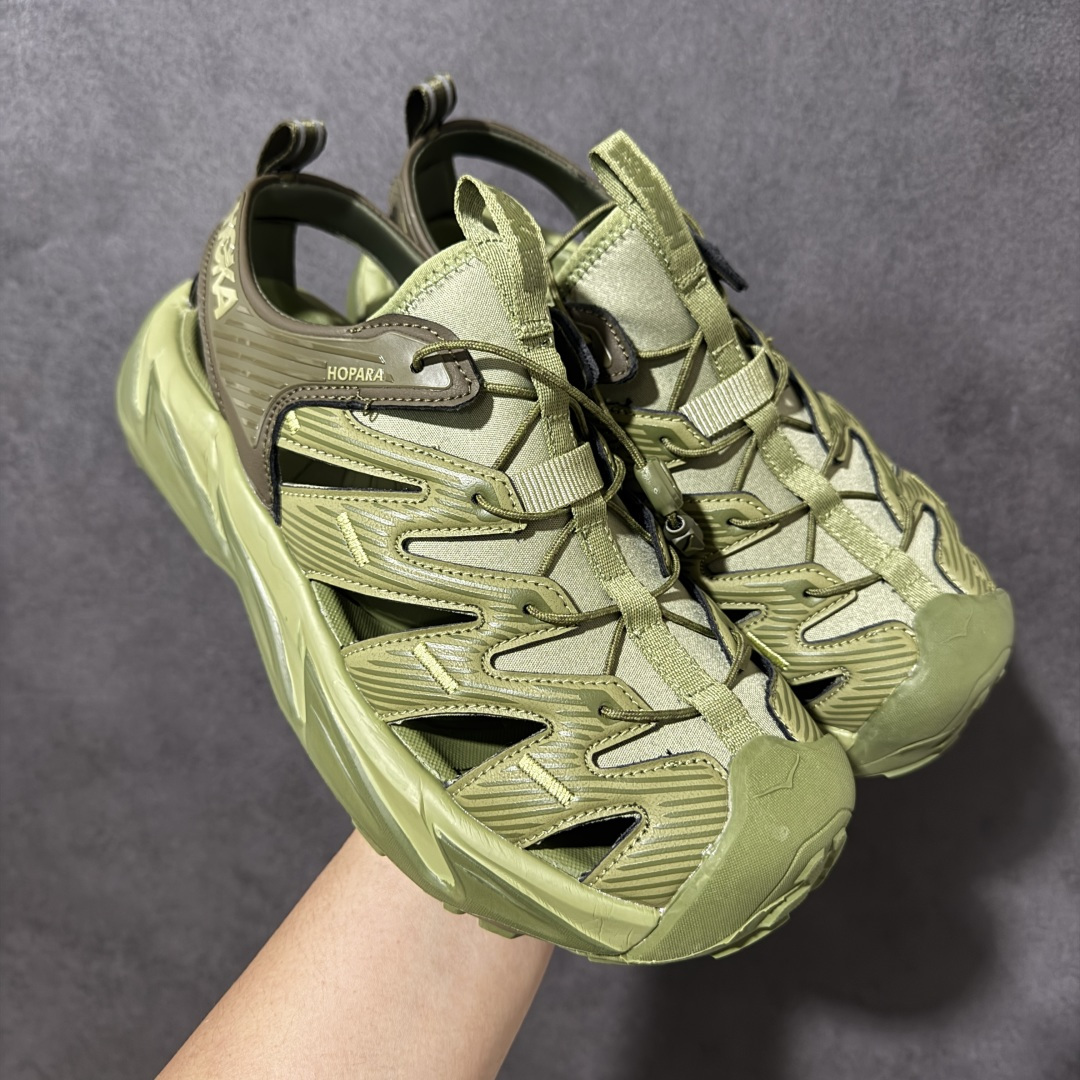 图片[5]-【PE纯原版】HOKA One One Hopara Sandals 霍帕拉系列水路两用溯溪涉水休闲户外露营凉鞋 作为先锋品牌的 HOKA ONE ONE总是以独特的方式 HOPA RA是一款溯溪鞋 又名排水鞋 可长期用于涉水和溯溪 保护脚底和脚趾的安全和舒适 鞋面材料速干 透气 耐磨 鞋底防滑 耐磨 抓地能力强 出于安全考虑 设计要求较高 涉水溯溪过程中 水 泥沙 可以直接从鞋内大孔排出 细纹鞋底使在岩石上抓地能力强 避免打滑 而上路后 鞋面具有快干透气等优点 尺码：36 36.5 37.5 38 39 40 40.5 41 42 42.5 43 44 45-选品中心