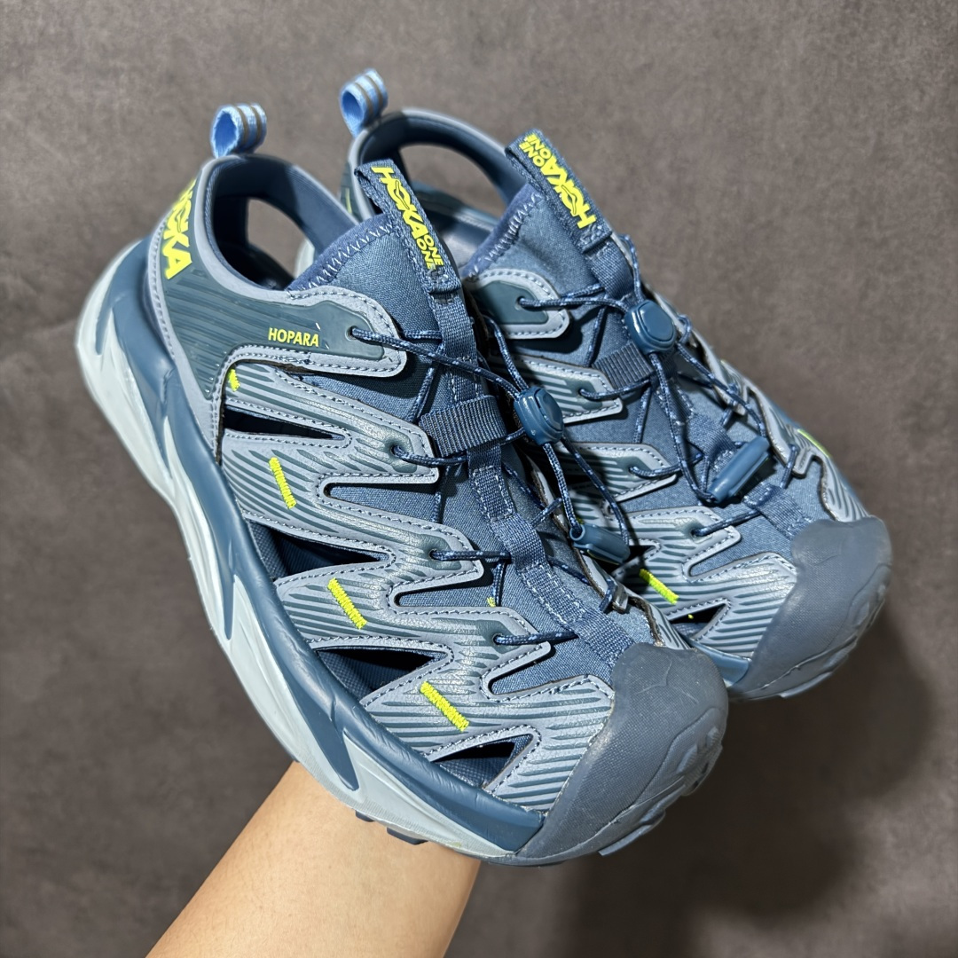 图片[10]-【PE纯原版】HOKA One One Hopara Sandals 霍帕拉系列水路两用溯溪涉水休闲户外露营凉鞋 作为先锋品牌的 HOKA ONE ONE总是以独特的方式 HOPA RA是一款溯溪鞋 又名排水鞋 可长期用于涉水和溯溪 保护脚底和脚趾的安全和舒适 鞋面材料速干 透气 耐磨 鞋底防滑 耐磨 抓地能力强 出于安全考虑 设计要求较高 涉水溯溪过程中 水 泥沙 可以直接从鞋内大孔排出 细纹鞋底使在岩石上抓地能力强 避免打滑 而上路后 鞋面具有快干透气等优点 尺码：36 36.5 37.5 38 39 40 40.5 41 42 42.5 43 44 45-选品中心