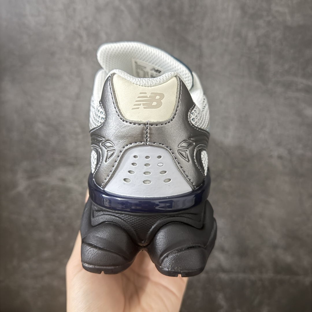 图片[4]-【公司级】New Balance NB9060 联名款 复古休闲运动慢跑鞋 U90603GS  #鞋款灵感源自设计师本人对夏日的怀日回忆。鞋面大身由空间双格及磨砂鞋面拼接而生，配以柔和、温暖的粉橘色调，夏日氛围拉满  #采用大面积网眼以及麂皮材质覆盖鞋身，还原经典气质。搭载ABZORB避震科技，由泡沫聚酯制成，上脚可以有效减少由鞋底反弹对身体及双腿的冲击力  尺码：36 37 37.5 38 38.5 39 40 40.5 41 42 42.5 43 44 44.5 45 46.5-选品中心