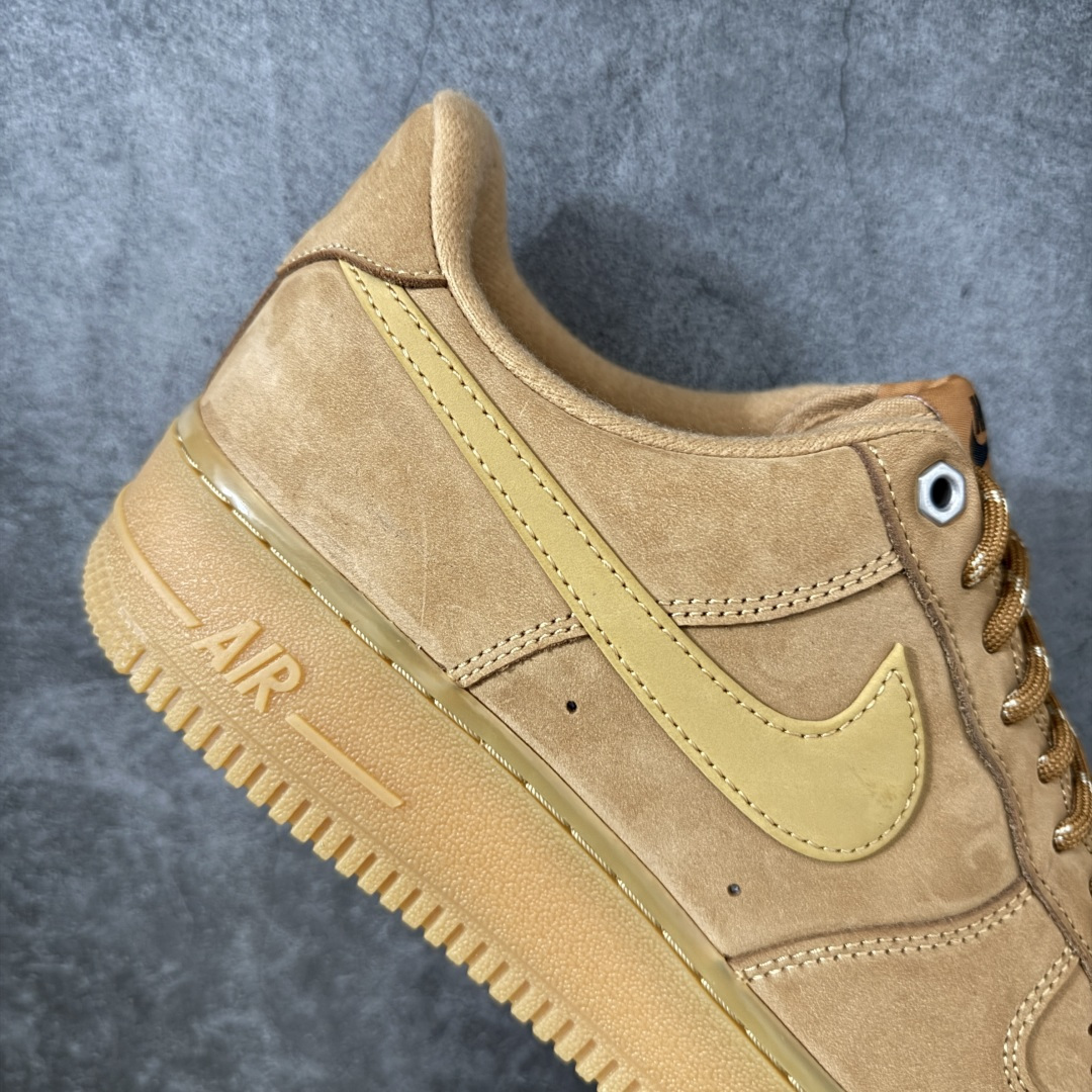图片[7]-【CS纯原版】NK Air Force 1 Low \’07 WB 空军一号低帮经典板鞋 小麦空军 CJ9179-200 顶级空军 原厂皮料 升级版 市场独一档 超高清洁度裁片 皮料质感肉眼可见 细节吊打市场其他代号版本 天花板级别 全鞋电脑针车 工整有序 原厂港宝加持完美还原灵魂版型 原盒原配从里到外百分百还原 原厂全头层原厂皮料 原标原盒 内置Sole气垫 中底白色背胶 中底划线 已经无限的接近公司 原厂楦头 原厂刺绣 后跟弧度修正 正确中底四线防伪 尺码：36 36.5 37.5 38 38.5 39 40 40.5 41 42 42.5 43 44 44.5 45 46-选品中心