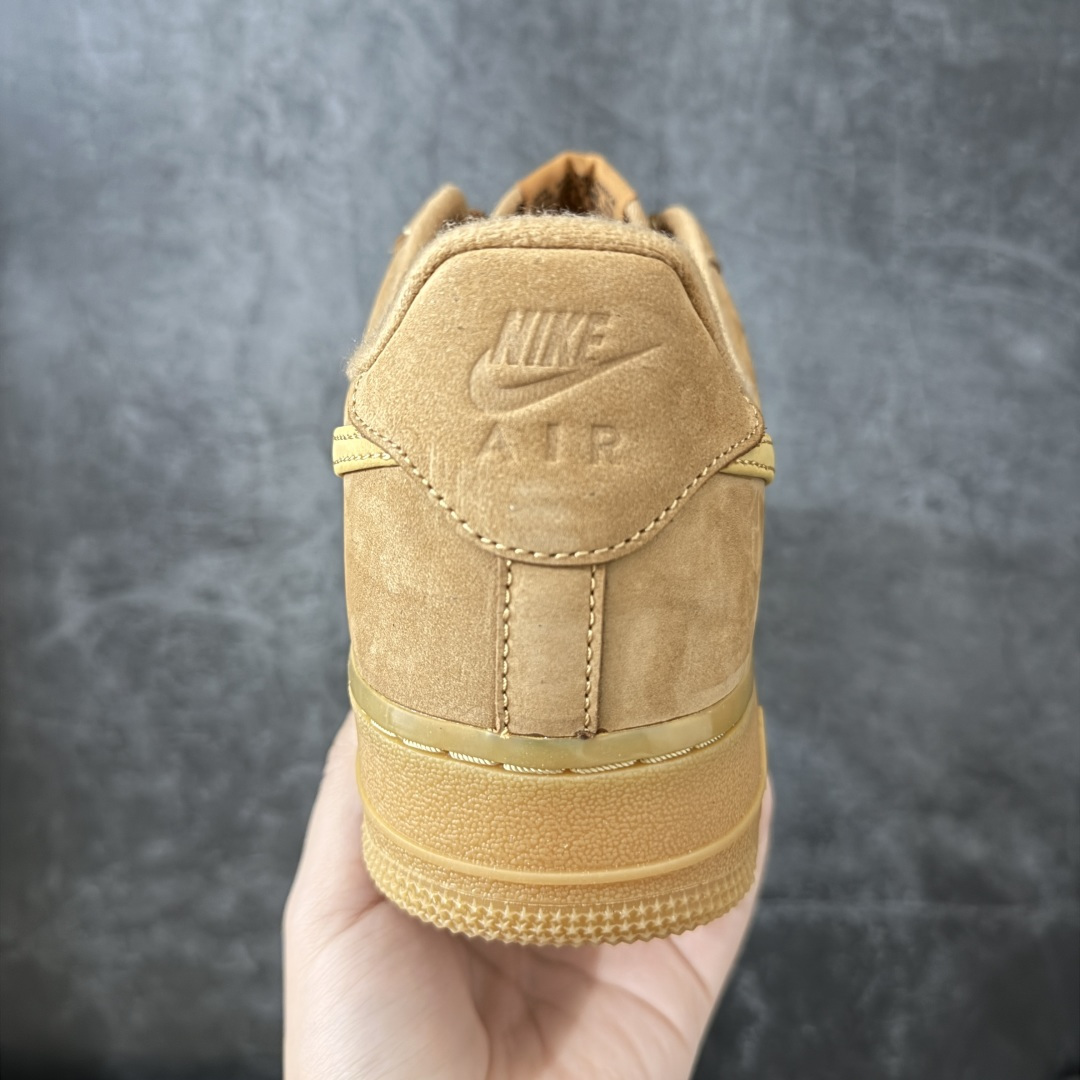 图片[4]-【CS纯原版】NK Air Force 1 Low \’07 WB 空军一号低帮经典板鞋 小麦空军 CJ9179-200 顶级空军 原厂皮料 升级版 市场独一档 超高清洁度裁片 皮料质感肉眼可见 细节吊打市场其他代号版本 天花板级别 全鞋电脑针车 工整有序 原厂港宝加持完美还原灵魂版型 原盒原配从里到外百分百还原 原厂全头层原厂皮料 原标原盒 内置Sole气垫 中底白色背胶 中底划线 已经无限的接近公司 原厂楦头 原厂刺绣 后跟弧度修正 正确中底四线防伪 尺码：36 36.5 37.5 38 38.5 39 40 40.5 41 42 42.5 43 44 44.5 45 46-选品中心