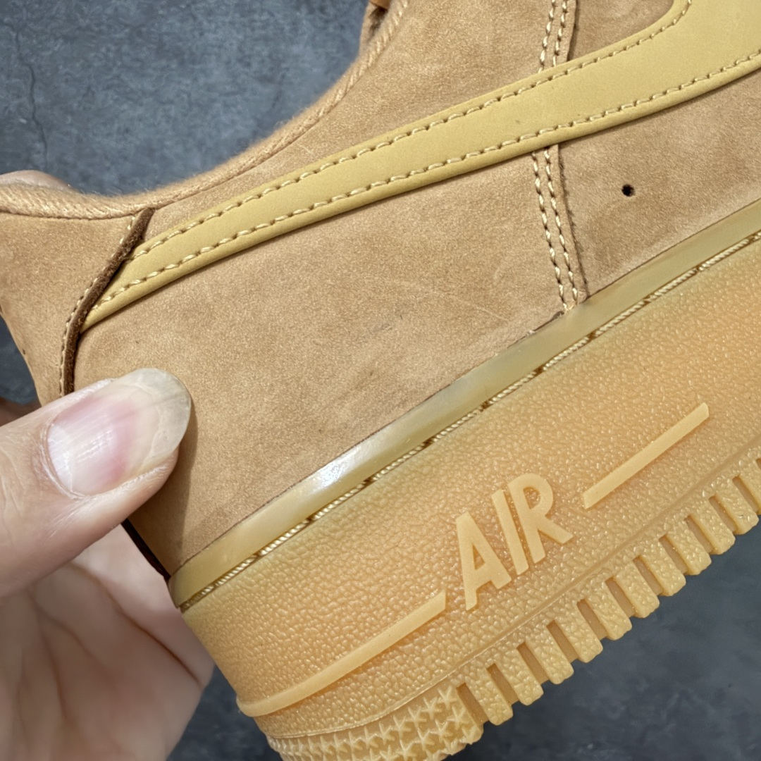 图片[3]-【CS纯原版】NK Air Force 1 Low \’07 WB 空军一号低帮经典板鞋 小麦空军 CJ9179-200 顶级空军 原厂皮料 升级版 市场独一档 超高清洁度裁片 皮料质感肉眼可见 细节吊打市场其他代号版本 天花板级别 全鞋电脑针车 工整有序 原厂港宝加持完美还原灵魂版型 原盒原配从里到外百分百还原 原厂全头层原厂皮料 原标原盒 内置Sole气垫 中底白色背胶 中底划线 已经无限的接近公司 原厂楦头 原厂刺绣 后跟弧度修正 正确中底四线防伪 尺码：36 36.5 37.5 38 38.5 39 40 40.5 41 42 42.5 43 44 44.5 45 46-选品中心