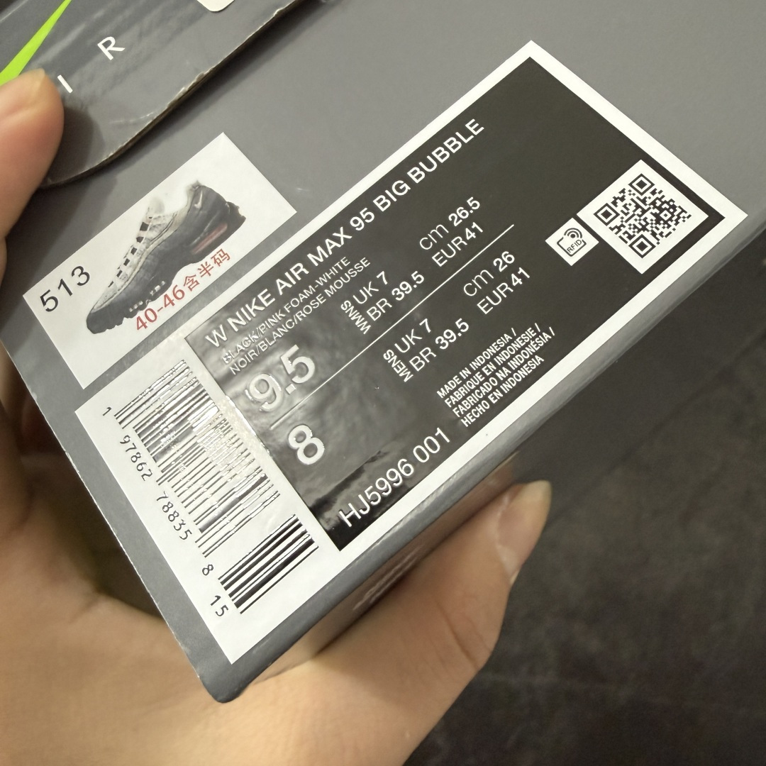 图片[12]-【顶级芯片版】Nike Air Max 95 黑灰粉 货号：HJ5996-001 顶级版 开发数月 原版开发 多道QC质检 鞋型完美复刻 原厂级别工艺 正确色卡 正确气垫蓝光 正确大底 独家私模 采用进口头层牛皮拼接 定位高端市场 行业标杆工艺 尺码：40 40.5 41 42 42.5 43 44 44.5 45 46-选品中心