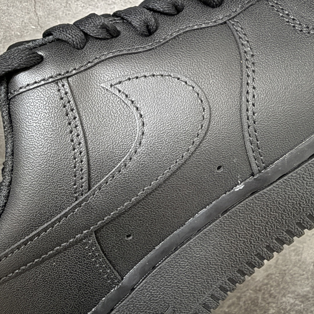 图片[3]-【CS纯原版】NK Air Force 1 Low \’07 空军一号低帮经典板鞋 纯黑 CW2288-001 顶级空军 原厂皮料 升级版 市场独一档 超高清洁度裁片 皮料质感肉眼可见 细节吊打市场其他代号版本 天花板级别 全鞋电脑针车 工整有序 原厂港宝加持完美还原灵魂版型 原盒原配从里到外百分百还原 原厂全头层原厂皮料 原标原盒 内置Sole气垫 中底白色背胶 中底划线 已经无限的接近公司 原厂楦头 原厂刺绣 后跟弧度修正 正确中底四线防伪 尺码：36 36.5 37.5 38 38.5 39 40 40.5 41 42 42.5 43 44 44.5 45 46-选品中心
