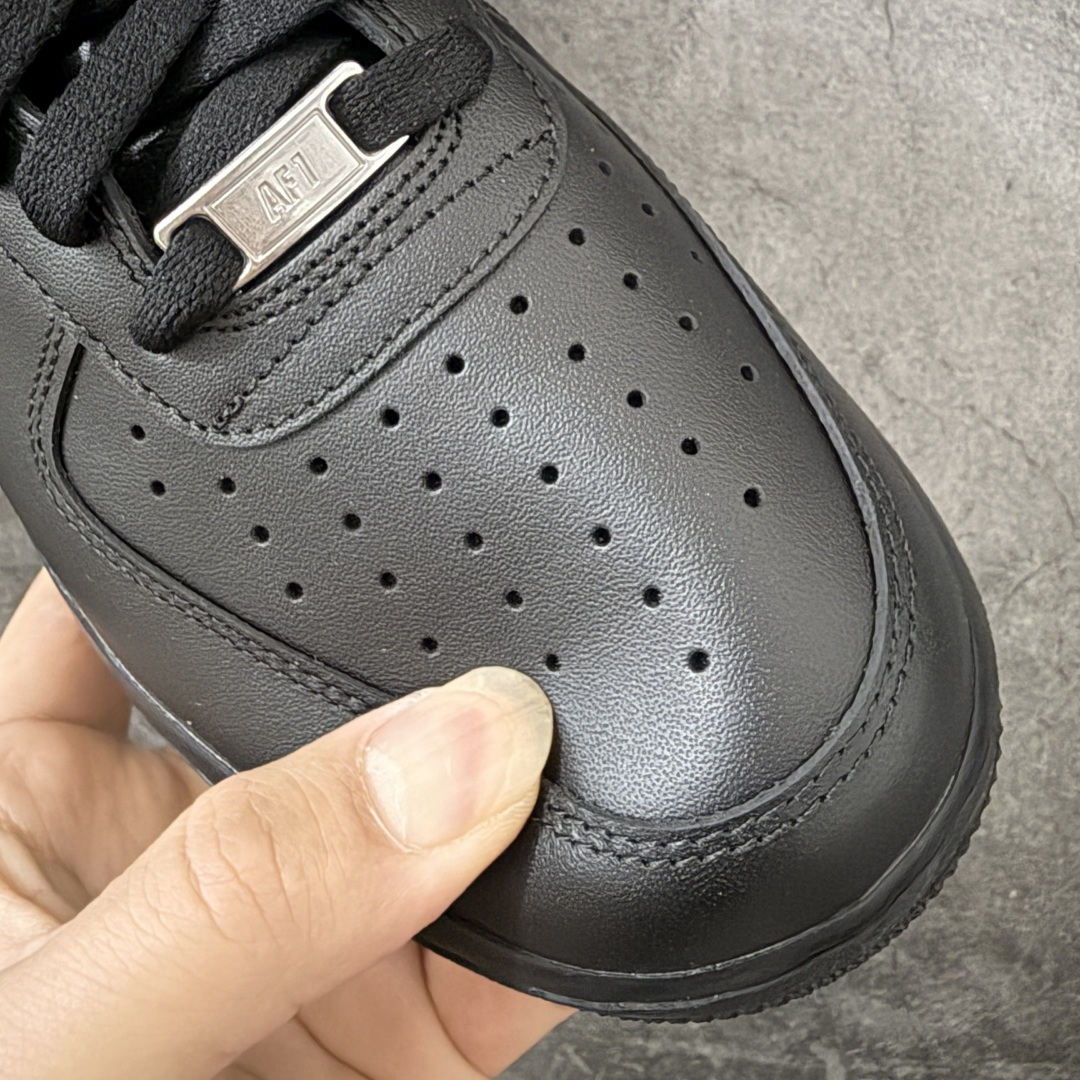 图片[5]-【CS纯原版】NK Air Force 1 Low \’07 空军一号低帮经典板鞋 纯黑 CW2288-001 顶级空军 原厂皮料 升级版 市场独一档 超高清洁度裁片 皮料质感肉眼可见 细节吊打市场其他代号版本 天花板级别 全鞋电脑针车 工整有序 原厂港宝加持完美还原灵魂版型 原盒原配从里到外百分百还原 原厂全头层原厂皮料 原标原盒 内置Sole气垫 中底白色背胶 中底划线 已经无限的接近公司 原厂楦头 原厂刺绣 后跟弧度修正 正确中底四线防伪 尺码：36 36.5 37.5 38 38.5 39 40 40.5 41 42 42.5 43 44 44.5 45 46-选品中心