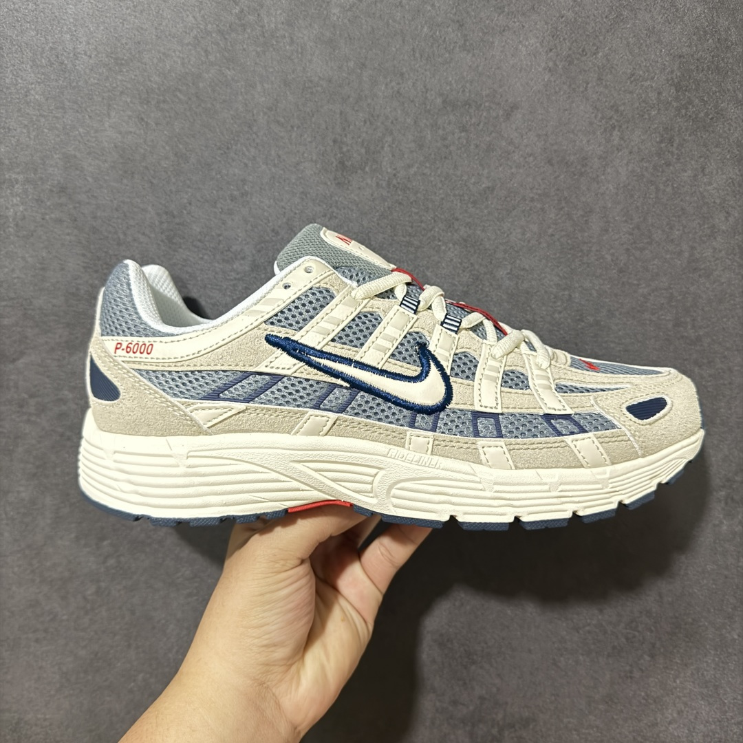【公司级】Nike P-6000 复古休闲 耐克 低帮休闲城市通勤跑步鞋 采用透气网眼布搭配皮革和合成材质覆面 再现早期鞋款外观 活力配色打造时尚外观和运动美学 结合泡棉缓震配置 缔造非凡舒适的日常穿着体验 皮革织物与合成材质组合鞋面 打造舒适支撑效果 货号:IH4382-200 尺码:36 36.5 37.5 38 38.5 39 40 40.5 41 42 42.5 43 44 45 46-选品中心