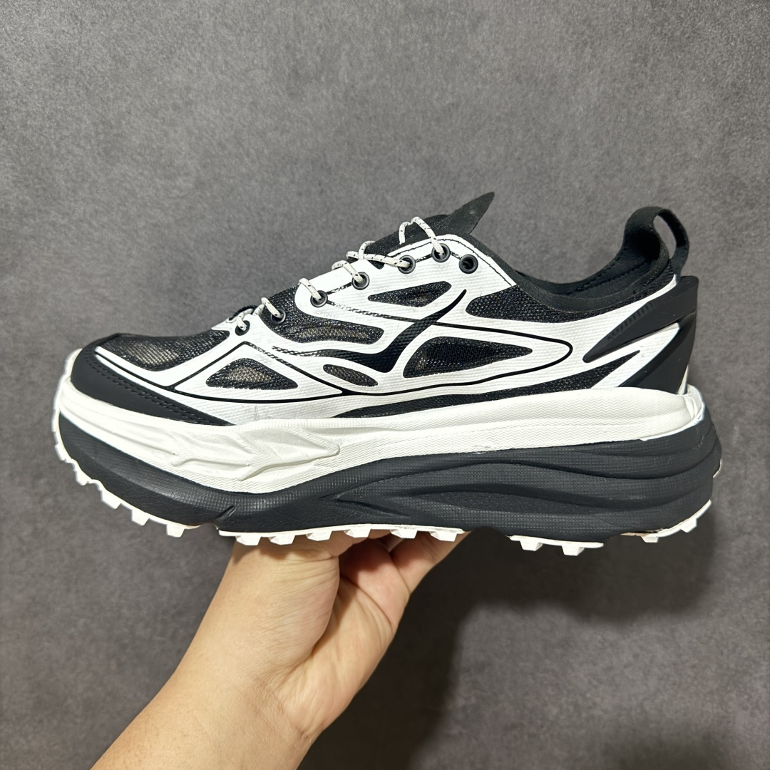 图片[2]-【公司级】HOKA M STINSON one7 全新配色 HOKA ONE ONE是来自美国的跑步鞋知名品牌，创立于2009年，始终致力于为所有跑者提供更新、更好的跑步装备。相比常规跑鞋，HOKA ONE特别研发使用性能独特的几何形跑鞋中底，此种鞋底更厚、更高、回弹性也更好，除了卓越的缓冲性能，它还能为各种阶段的跑者带来更具动感、更加稳定的跑步体验。HOKA ONE ONE从设计之初就清楚意识到，要保证跑者步幅的均匀一致，双脚自然而然的运动至关重要 货号：1178630/BWHT 尺码：36 36.5 37 38 38.5 39 40 40.5 41 42 42.5 43 44 45-选品中心