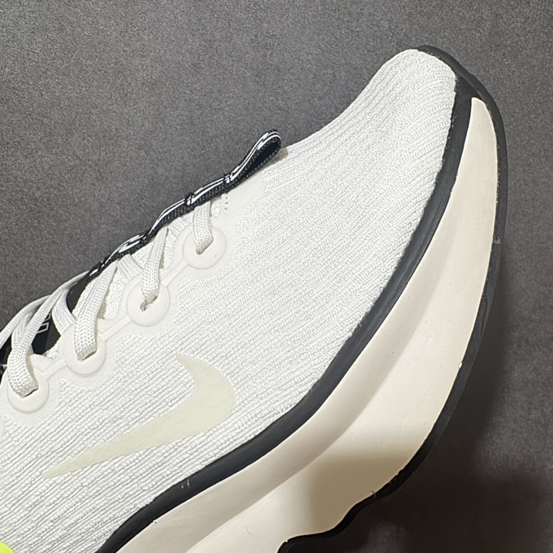 图片[8]-【公司级】Nike Motiva 耐克夏季透气缓震波浪跑鞋 FJ1058-100  #鞋底采用夸张的弯曲几何设计，塑造弧形摇杆造型，助力轻松向前。顺畅迈步体验上脚即知，令你乐在其中。  #中底采用Cushlon3.0泡绵提供缓震，有助应对路面冲击力;外底搭载创新ComfortGroove凸起纹路设计，提供柔软舒适脚感。  尺码：36 36.5 37.5 38 38.5 39 40 40.5 41 42 42.5 43 44 44.5 45-选品中心