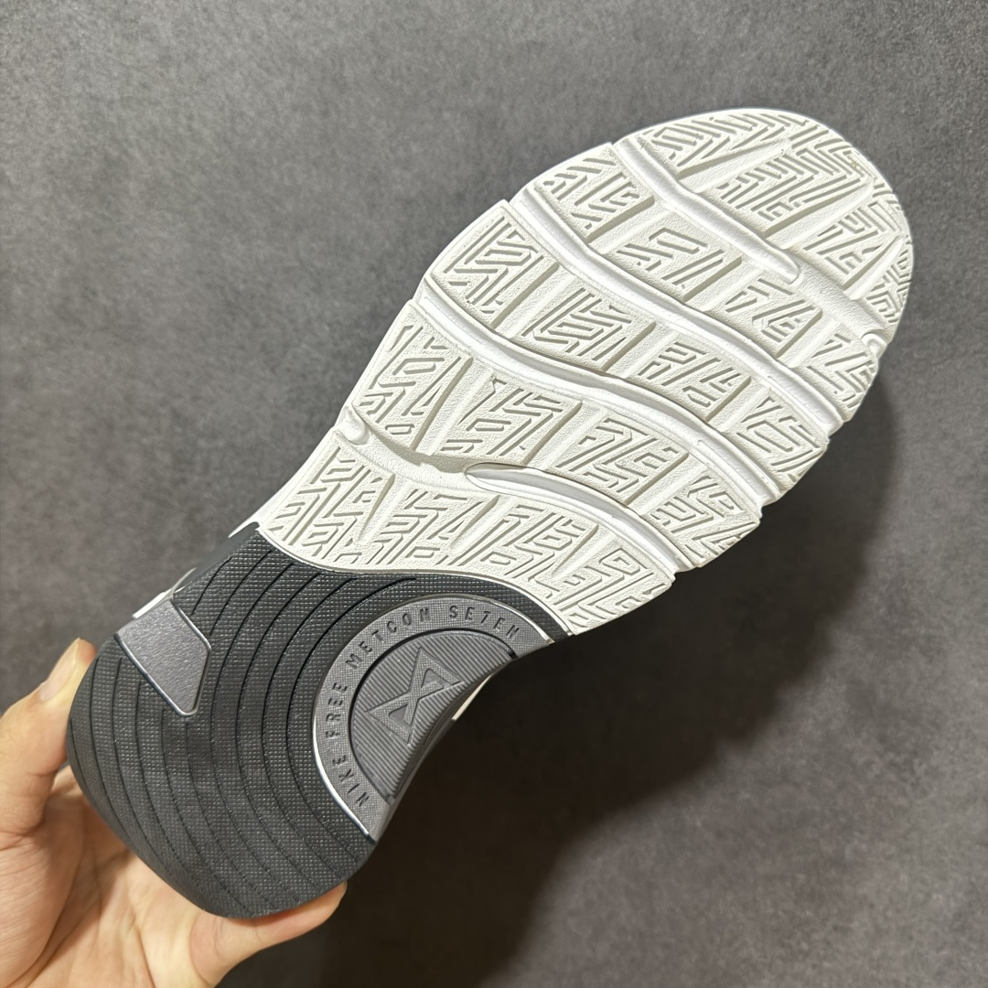 图片[9]-【公司级】NIKE FREE METCON 7网布 圆头 系带 减震防滑 低帮 训练鞋 整体设计流线更简洁了，标志性logo越来越小，后跟倒三角设计让小腿更显长 目前得到的反馈：前侧全网面设计，相比较6比5鞋楦更宽，脚掌面更自由，但在侧向发力模式下没有metcon9安全系数高，鞋底比5代硬，还是BC BP更合适！ 货号：II7405 005 尺码：36 36.5 37.5 38 38.5 39 40 40.5 41 42 42.5 43 44 45 46-选品中心