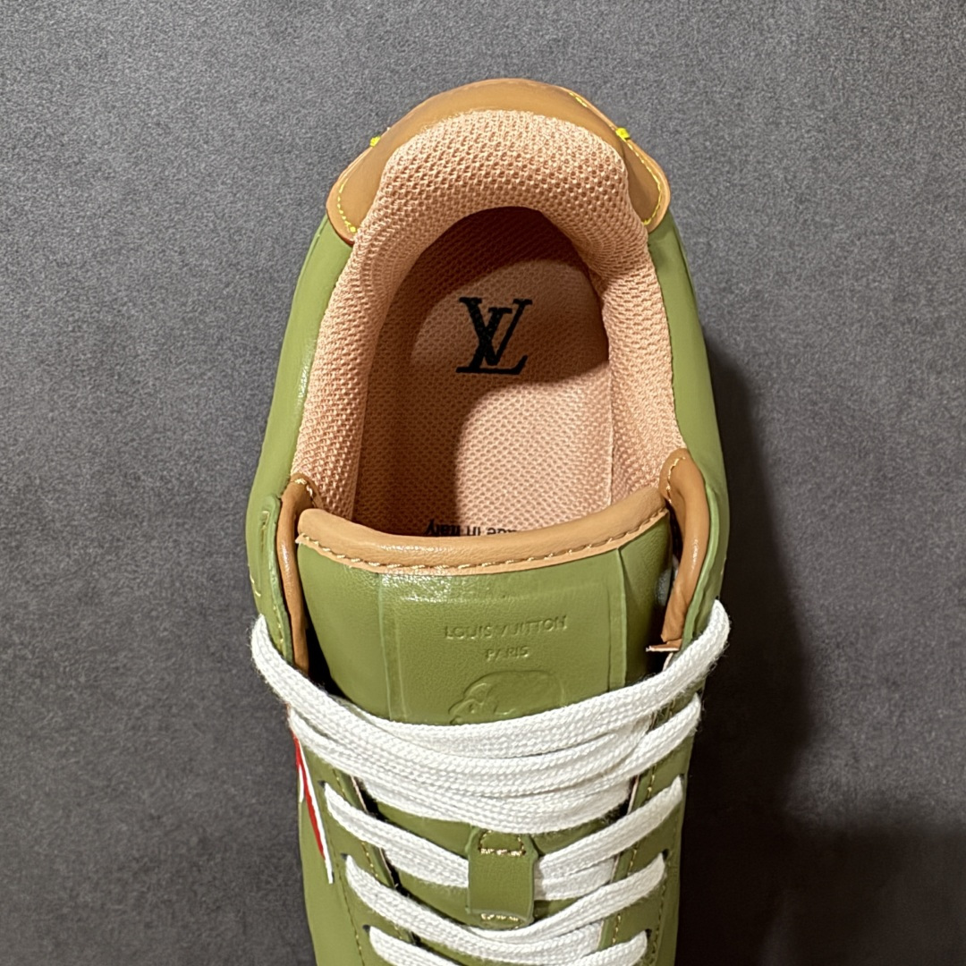 图片[6]-特价【GQ福利】广顶纯原特价 LOUIS VUITTON x Nigo lv联名款 Buttersoft 牛皮革羊皮革 FW25 图案压纹 圆头系带 低帮 生活休闲鞋 男女同款 外贸批次 全新纸板数据 印花高频效果碾压市面 市售天花板产物 耗时半年巨作 全套原厂新版原纸板楦头开发 原厂特供皮料加持 市场所有版本中综合最强的货品 GD实力大厂出品 全网最全配色更新最快 最成熟的做工稳定的品控 完美鞋型超高的清洁度 零毛边线头瑕疵 全套原楦原纸版原鞋开模 全网最具灵魂的版型 正确原装黄色鞋盒 正确中底印花 鞋面印花3D高频深度立体 全鞋电脑针车 紧密相连 针距密度一致 环保乳胶注塑鞋垫 厚度脚感还原原版 皮面裁剪部位 统一油边封口工艺 原装橡胶大底含胶量大底组合零偏差 专柜全套包装 防尘袋 说明书 质保卡 尺码：36-48无半码 货号：AE5I3BMI61N420-选品中心