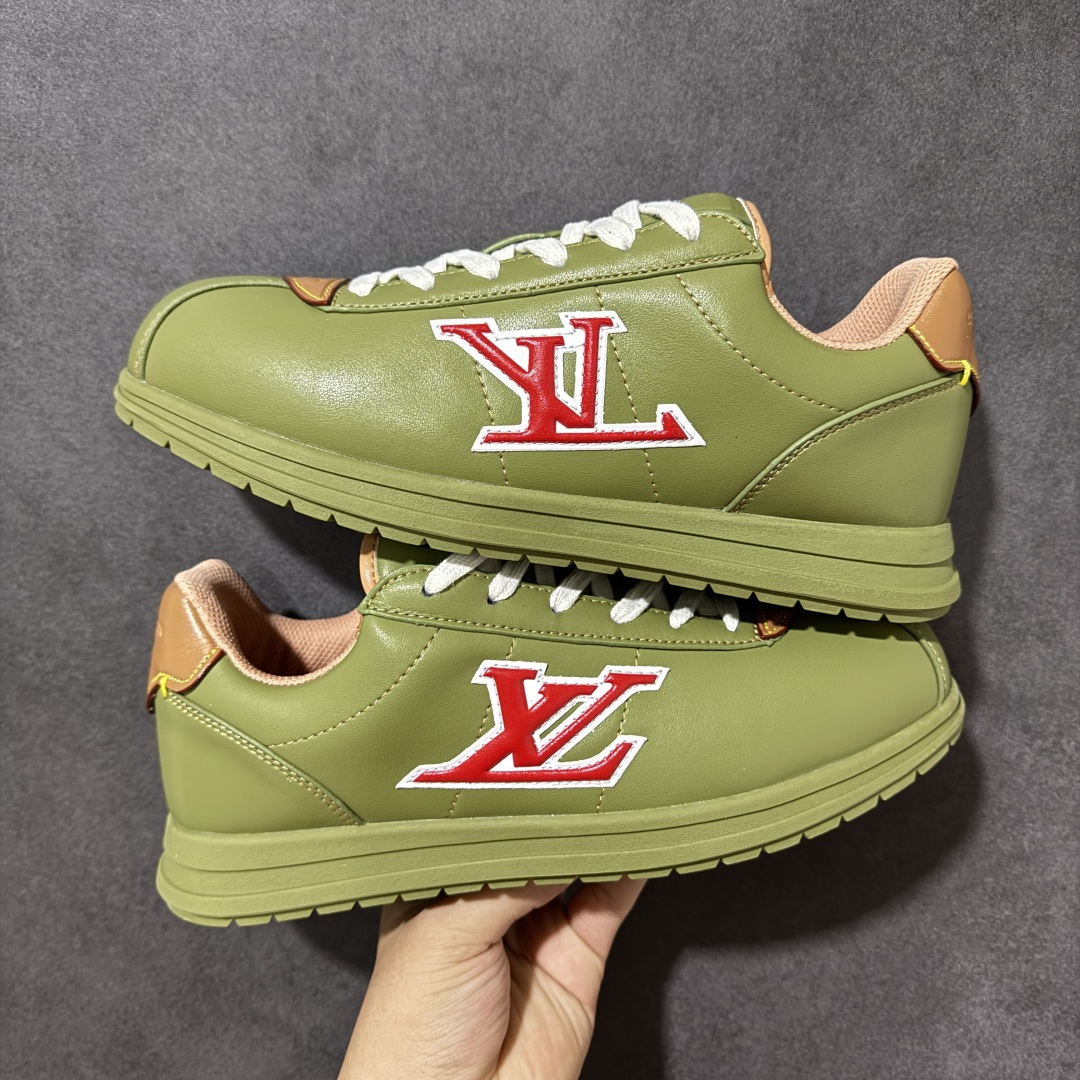 特价【GQ福利】广顶纯原特价 LOUIS VUITTON x Nigo lv联名款 Buttersoft 牛皮革羊皮革 FW25 图案压纹 圆头系带 低帮 生活休闲鞋 男女同款 外贸批次 全新纸板数据 印花高频效果碾压市面 市售天花板产物 耗时半年巨作 全套原厂新版原纸板楦头开发 原厂特供皮料加持 市场所有版本中综合最强的货品 GD实力大厂出品 全网最全配色更新最快 最成熟的做工稳定的品控 完美鞋型超高的清洁度 零毛边线头瑕疵 全套原楦原纸版原鞋开模 全网最具灵魂的版型 正确原装黄色鞋盒 正确中底印花 鞋面印花3D高频深度立体 全鞋电脑针车 紧密相连 针距密度一致 环保乳胶注塑鞋垫 厚度脚感还原原版 皮面裁剪部位 统一油边封口工艺 原装橡胶大底含胶量大底组合零偏差 专柜全套包装 防尘袋 说明书 质保卡 尺码:36-48无半码 货号:AE5I3BMI61N420-选品中心