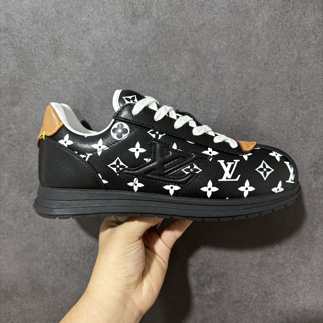 图片[6]-特价【GQ福利】广顶纯原特价 LOUIS VUITTON x Nigo lv联名款 Buttersoft 牛皮革羊皮革 FW25 图案压纹 圆头系带 低帮 生活休闲鞋 男女同款 外贸批次 全新纸板数据 印花高频效果碾压市面 市售天花板产物 耗时半年巨作 全套原厂新版原纸板楦头开发 原厂特供皮料加持 市场所有版本中综合最强的货品 GD实力大厂出品 全网最全配色更新最快 最成熟的做工稳定的品控 完美鞋型超高的清洁度 零毛边线头瑕疵 全套原楦原纸版原鞋开模 全网最具灵魂的版型 正确原装黄色鞋盒 正确中底印花 鞋面印花3D高频深度立体 全鞋电脑针车 紧密相连 针距密度一致 环保乳胶注塑鞋垫 厚度脚感还原原版 皮面裁剪部位 统一油边封口工艺 原装橡胶大底含胶量大底组合零偏差 专柜全套包装 防尘袋 说明书 质保卡 尺码：36-48无半码 货号：AE5I3BMI61N420-选品中心
