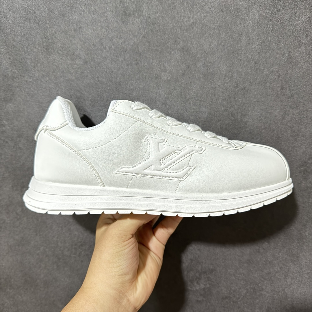 图片[5]-特价【GQ福利】广顶纯原特价 LOUIS VUITTON x Nigo lv联名款 Buttersoft 牛皮革羊皮革 FW25 图案压纹 圆头系带 低帮 生活休闲鞋 男女同款 外贸批次 全新纸板数据 印花高频效果碾压市面 市售天花板产物 耗时半年巨作 全套原厂新版原纸板楦头开发 原厂特供皮料加持 市场所有版本中综合最强的货品 GD实力大厂出品 全网最全配色更新最快 最成熟的做工稳定的品控 完美鞋型超高的清洁度 零毛边线头瑕疵 全套原楦原纸版原鞋开模 全网最具灵魂的版型 正确原装黄色鞋盒 正确中底印花 鞋面印花3D高频深度立体 全鞋电脑针车 紧密相连 针距密度一致 环保乳胶注塑鞋垫 厚度脚感还原原版 皮面裁剪部位 统一油边封口工艺 原装橡胶大底含胶量大底组合零偏差 专柜全套包装 防尘袋 说明书 质保卡 尺码：36-48无半码 货号：AE5I3BMI61N420-选品中心