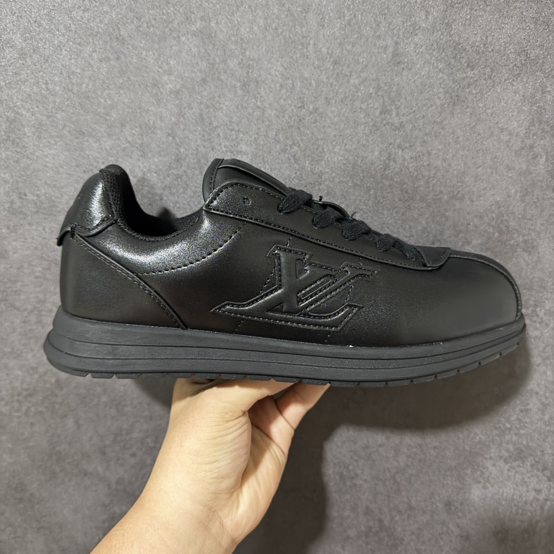 图片[8]-特价【GQ福利】广顶纯原特价 LOUIS VUITTON x Nigo lv联名款 Buttersoft 牛皮革羊皮革 FW25 图案压纹 圆头系带 低帮 生活休闲鞋 男女同款 外贸批次 全新纸板数据 印花高频效果碾压市面 市售天花板产物 耗时半年巨作 全套原厂新版原纸板楦头开发 原厂特供皮料加持 市场所有版本中综合最强的货品 GD实力大厂出品 全网最全配色更新最快 最成熟的做工稳定的品控 完美鞋型超高的清洁度 零毛边线头瑕疵 全套原楦原纸版原鞋开模 全网最具灵魂的版型 正确原装黄色鞋盒 正确中底印花 鞋面印花3D高频深度立体 全鞋电脑针车 紧密相连 针距密度一致 环保乳胶注塑鞋垫 厚度脚感还原原版 皮面裁剪部位 统一油边封口工艺 原装橡胶大底含胶量大底组合零偏差 专柜全套包装 防尘袋 说明书 质保卡 尺码：36-48无半码 货号：AE5I3BMI61N420-选品中心