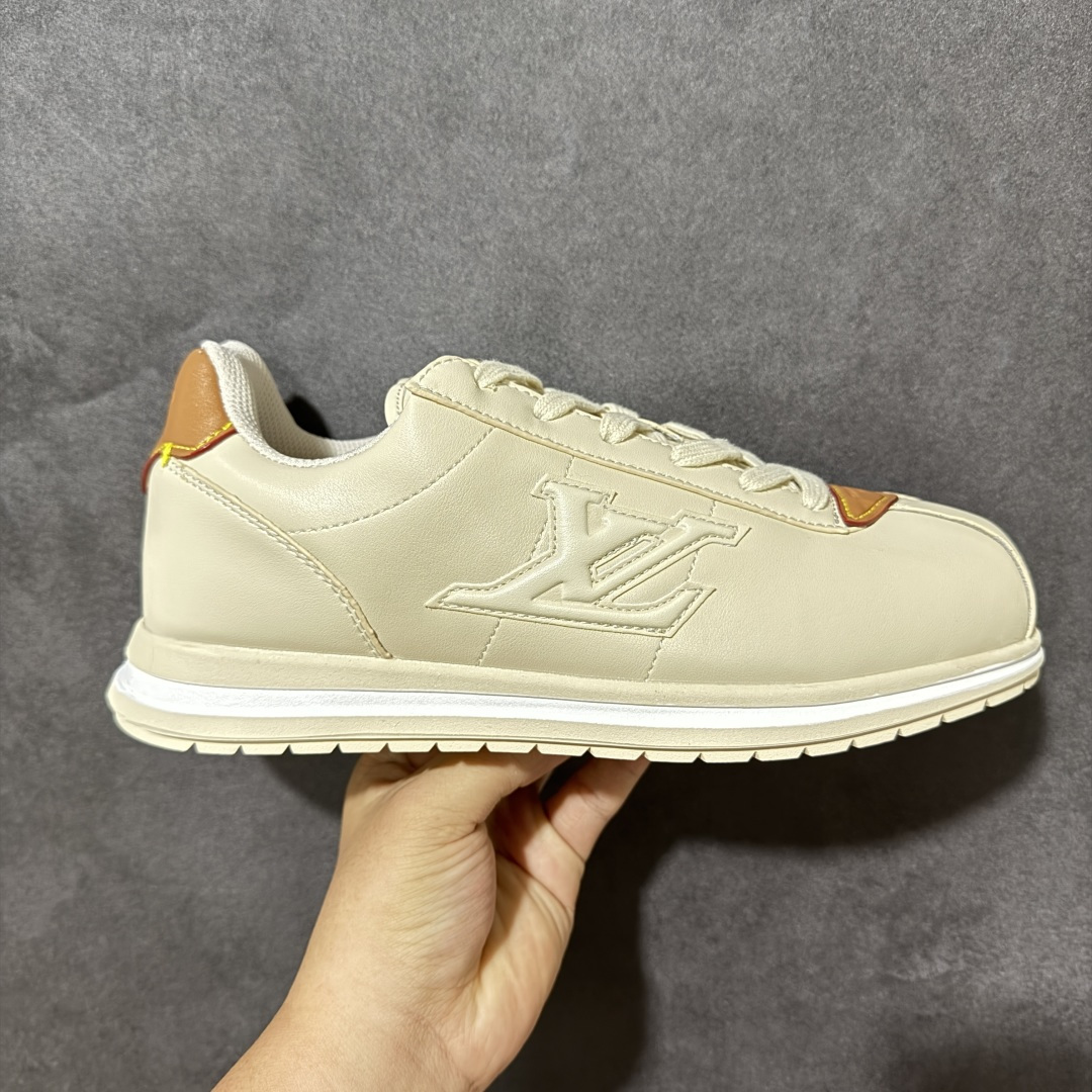 图片[7]-特价【GQ福利】广顶纯原特价 LOUIS VUITTON x Nigo lv联名款 Buttersoft 牛皮革羊皮革 FW25 图案压纹 圆头系带 低帮 生活休闲鞋 男女同款 外贸批次 全新纸板数据 印花高频效果碾压市面 市售天花板产物 耗时半年巨作 全套原厂新版原纸板楦头开发 原厂特供皮料加持 市场所有版本中综合最强的货品 GD实力大厂出品 全网最全配色更新最快 最成熟的做工稳定的品控 完美鞋型超高的清洁度 零毛边线头瑕疵 全套原楦原纸版原鞋开模 全网最具灵魂的版型 正确原装黄色鞋盒 正确中底印花 鞋面印花3D高频深度立体 全鞋电脑针车 紧密相连 针距密度一致 环保乳胶注塑鞋垫 厚度脚感还原原版 皮面裁剪部位 统一油边封口工艺 原装橡胶大底含胶量大底组合零偏差 专柜全套包装 防尘袋 说明书 质保卡 尺码：36-48无半码 货号：AE5I3BMI61N420-选品中心
