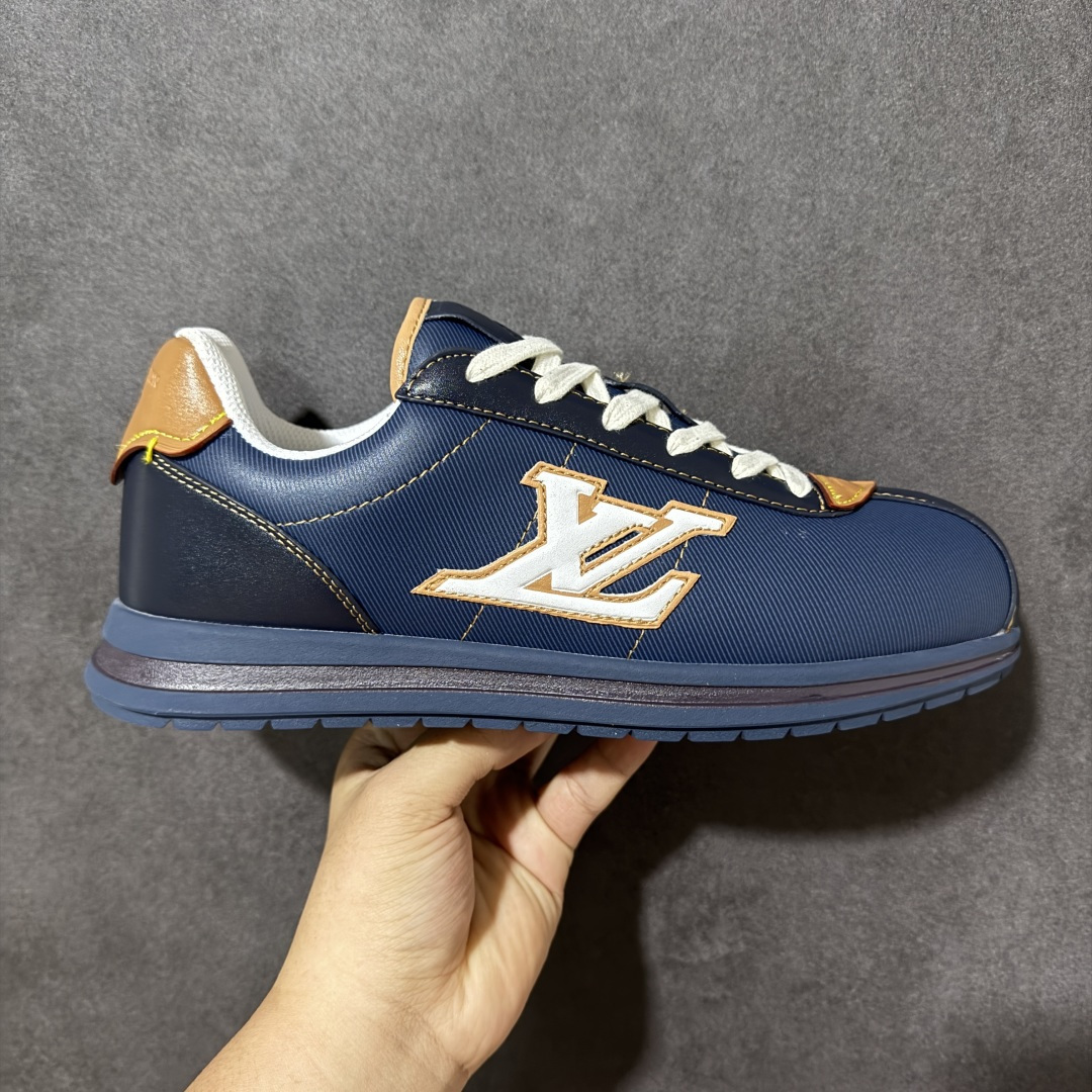 图片[3]-特价【GQ福利】广顶纯原特价 LOUIS VUITTON x Nigo lv联名款 Buttersoft 牛皮革羊皮革 FW25 图案压纹 圆头系带 低帮 生活休闲鞋 男女同款 外贸批次 全新纸板数据 印花高频效果碾压市面 市售天花板产物 耗时半年巨作 全套原厂新版原纸板楦头开发 原厂特供皮料加持 市场所有版本中综合最强的货品 GD实力大厂出品 全网最全配色更新最快 最成熟的做工稳定的品控 完美鞋型超高的清洁度 零毛边线头瑕疵 全套原楦原纸版原鞋开模 全网最具灵魂的版型 正确原装黄色鞋盒 正确中底印花 鞋面印花3D高频深度立体 全鞋电脑针车 紧密相连 针距密度一致 环保乳胶注塑鞋垫 厚度脚感还原原版 皮面裁剪部位 统一油边封口工艺 原装橡胶大底含胶量大底组合零偏差 专柜全套包装 防尘袋 说明书 质保卡 尺码：36-48无半码 货号：AE5I3BMI61N420-选品中心