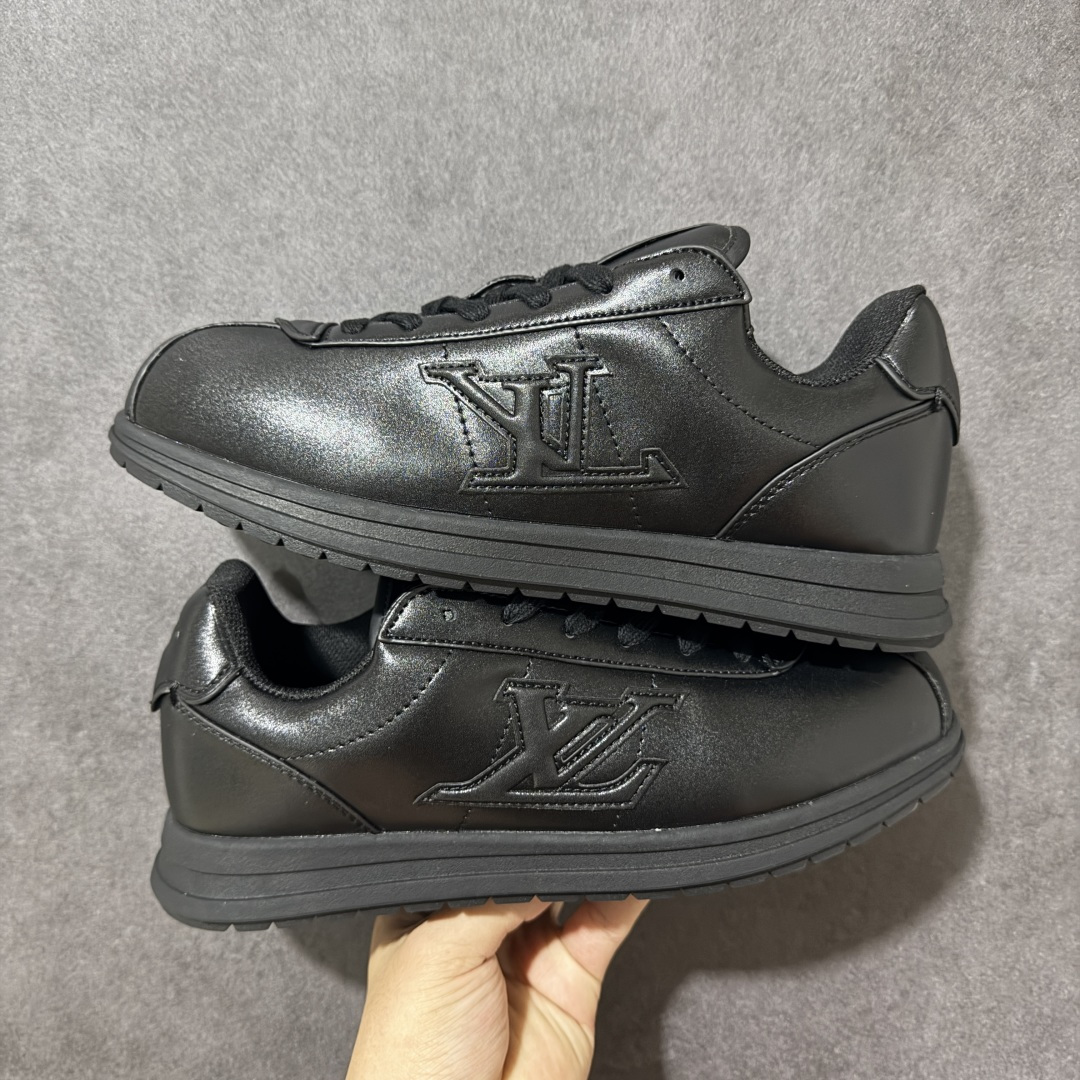 图片[8]-特价【GQ福利】广顶纯原特价 LOUIS VUITTON x Nigo lv联名款 Buttersoft 牛皮革羊皮革 FW25 图案压纹 圆头系带 低帮 生活休闲鞋 男女同款 外贸批次 全新纸板数据 印花高频效果碾压市面 市售天花板产物 耗时半年巨作 全套原厂新版原纸板楦头开发 原厂特供皮料加持 市场所有版本中综合最强的货品 GD实力大厂出品 全网最全配色更新最快 最成熟的做工稳定的品控 完美鞋型超高的清洁度 零毛边线头瑕疵 全套原楦原纸版原鞋开模 全网最具灵魂的版型 正确原装黄色鞋盒 正确中底印花 鞋面印花3D高频深度立体 全鞋电脑针车 紧密相连 针距密度一致 环保乳胶注塑鞋垫 厚度脚感还原原版 皮面裁剪部位 统一油边封口工艺 原装橡胶大底含胶量大底组合零偏差 专柜全套包装 防尘袋 说明书 质保卡 尺码：36-48无半码 货号：AE5I3BMI61N420-选品中心