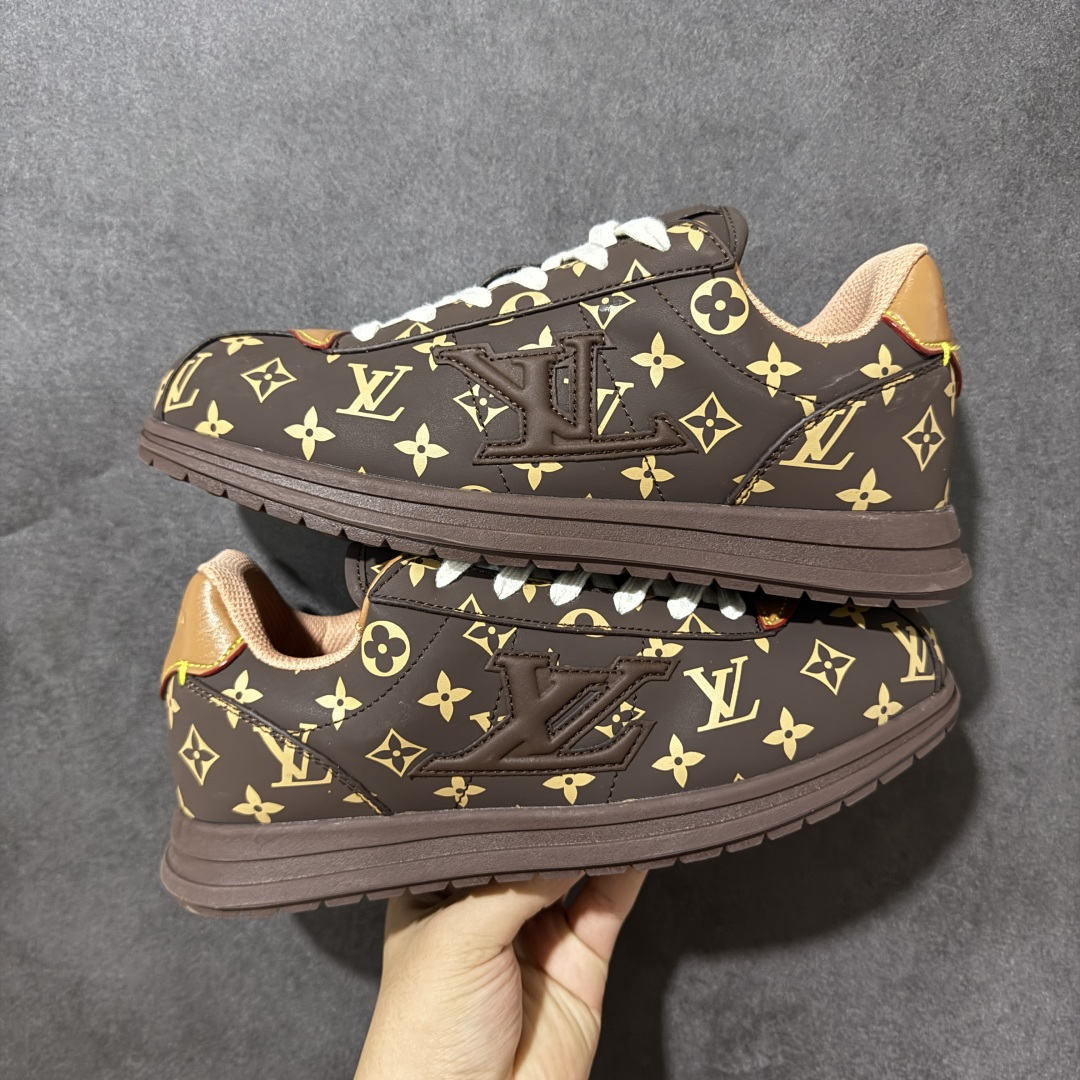图片[9]-特价【GQ福利】广顶纯原特价 LOUIS VUITTON x Nigo lv联名款 Buttersoft 牛皮革羊皮革 FW25 图案压纹 圆头系带 低帮 生活休闲鞋 男女同款 外贸批次 全新纸板数据 印花高频效果碾压市面 市售天花板产物 耗时半年巨作 全套原厂新版原纸板楦头开发 原厂特供皮料加持 市场所有版本中综合最强的货品 GD实力大厂出品 全网最全配色更新最快 最成熟的做工稳定的品控 完美鞋型超高的清洁度 零毛边线头瑕疵 全套原楦原纸版原鞋开模 全网最具灵魂的版型 正确原装黄色鞋盒 正确中底印花 鞋面印花3D高频深度立体 全鞋电脑针车 紧密相连 针距密度一致 环保乳胶注塑鞋垫 厚度脚感还原原版 皮面裁剪部位 统一油边封口工艺 原装橡胶大底含胶量大底组合零偏差 专柜全套包装 防尘袋 说明书 质保卡 尺码：36-48无半码 货号：AE5I3BMI61N420-选品中心