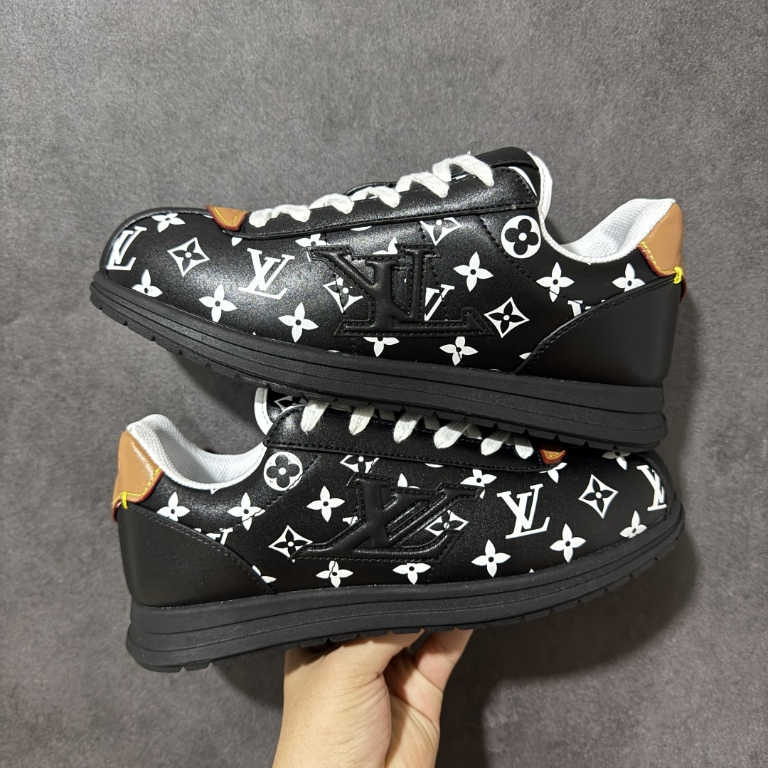 图片[6]-特价【GQ福利】广顶纯原特价 LOUIS VUITTON x Nigo lv联名款 Buttersoft 牛皮革羊皮革 FW25 图案压纹 圆头系带 低帮 生活休闲鞋 男女同款 外贸批次 全新纸板数据 印花高频效果碾压市面 市售天花板产物 耗时半年巨作 全套原厂新版原纸板楦头开发 原厂特供皮料加持 市场所有版本中综合最强的货品 GD实力大厂出品 全网最全配色更新最快 最成熟的做工稳定的品控 完美鞋型超高的清洁度 零毛边线头瑕疵 全套原楦原纸版原鞋开模 全网最具灵魂的版型 正确原装黄色鞋盒 正确中底印花 鞋面印花3D高频深度立体 全鞋电脑针车 紧密相连 针距密度一致 环保乳胶注塑鞋垫 厚度脚感还原原版 皮面裁剪部位 统一油边封口工艺 原装橡胶大底含胶量大底组合零偏差 专柜全套包装 防尘袋 说明书 质保卡 尺码：36-48无半码 货号：AE5I3BMI61N420-选品中心