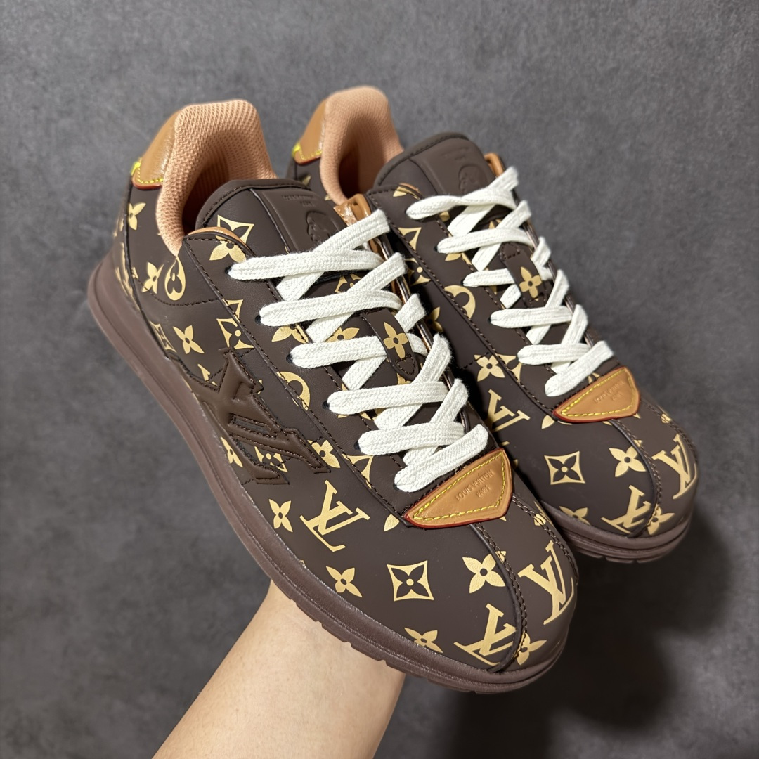 图片[9]-特价【GQ福利】广顶纯原特价 LOUIS VUITTON x Nigo lv联名款 Buttersoft 牛皮革羊皮革 FW25 图案压纹 圆头系带 低帮 生活休闲鞋 男女同款 外贸批次 全新纸板数据 印花高频效果碾压市面 市售天花板产物 耗时半年巨作 全套原厂新版原纸板楦头开发 原厂特供皮料加持 市场所有版本中综合最强的货品 GD实力大厂出品 全网最全配色更新最快 最成熟的做工稳定的品控 完美鞋型超高的清洁度 零毛边线头瑕疵 全套原楦原纸版原鞋开模 全网最具灵魂的版型 正确原装黄色鞋盒 正确中底印花 鞋面印花3D高频深度立体 全鞋电脑针车 紧密相连 针距密度一致 环保乳胶注塑鞋垫 厚度脚感还原原版 皮面裁剪部位 统一油边封口工艺 原装橡胶大底含胶量大底组合零偏差 专柜全套包装 防尘袋 说明书 质保卡 尺码：36-48无半码 货号：AE5I3BMI61N420-选品中心