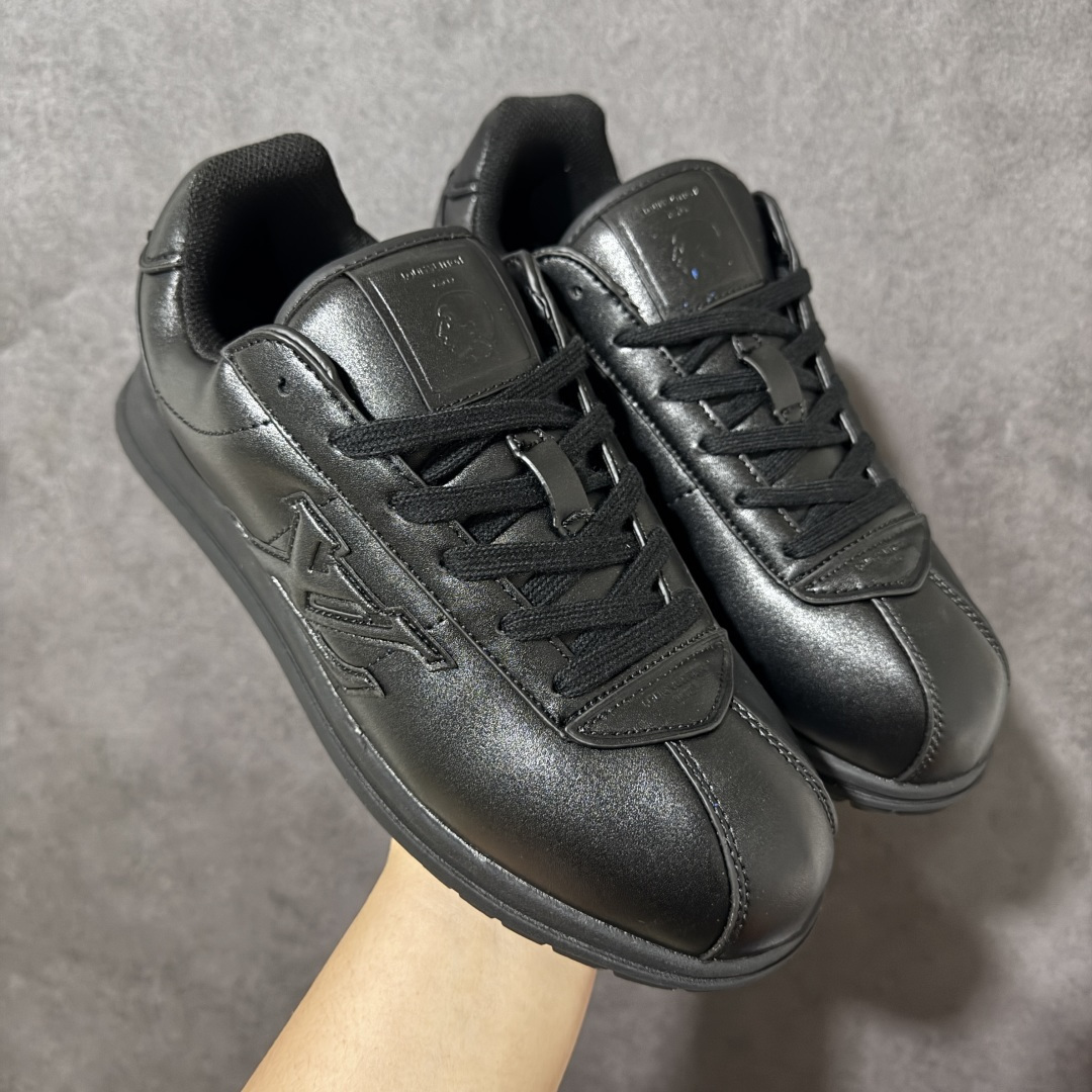 图片[8]-特价【GQ福利】广顶纯原特价 LOUIS VUITTON x Nigo lv联名款 Buttersoft 牛皮革羊皮革 FW25 图案压纹 圆头系带 低帮 生活休闲鞋 男女同款 外贸批次 全新纸板数据 印花高频效果碾压市面 市售天花板产物 耗时半年巨作 全套原厂新版原纸板楦头开发 原厂特供皮料加持 市场所有版本中综合最强的货品 GD实力大厂出品 全网最全配色更新最快 最成熟的做工稳定的品控 完美鞋型超高的清洁度 零毛边线头瑕疵 全套原楦原纸版原鞋开模 全网最具灵魂的版型 正确原装黄色鞋盒 正确中底印花 鞋面印花3D高频深度立体 全鞋电脑针车 紧密相连 针距密度一致 环保乳胶注塑鞋垫 厚度脚感还原原版 皮面裁剪部位 统一油边封口工艺 原装橡胶大底含胶量大底组合零偏差 专柜全套包装 防尘袋 说明书 质保卡 尺码：36-48无半码 货号：AE5I3BMI61N420-选品中心