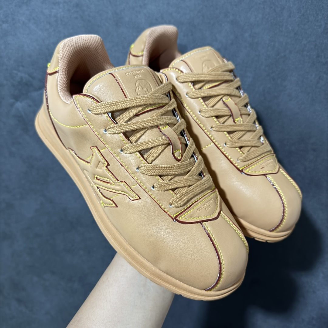 图片[4]-特价【GQ福利】广顶纯原特价 LOUIS VUITTON x Nigo lv联名款 Buttersoft 牛皮革羊皮革 FW25 图案压纹 圆头系带 低帮 生活休闲鞋 男女同款 外贸批次 全新纸板数据 印花高频效果碾压市面 市售天花板产物 耗时半年巨作 全套原厂新版原纸板楦头开发 原厂特供皮料加持 市场所有版本中综合最强的货品 GD实力大厂出品 全网最全配色更新最快 最成熟的做工稳定的品控 完美鞋型超高的清洁度 零毛边线头瑕疵 全套原楦原纸版原鞋开模 全网最具灵魂的版型 正确原装黄色鞋盒 正确中底印花 鞋面印花3D高频深度立体 全鞋电脑针车 紧密相连 针距密度一致 环保乳胶注塑鞋垫 厚度脚感还原原版 皮面裁剪部位 统一油边封口工艺 原装橡胶大底含胶量大底组合零偏差 专柜全套包装 防尘袋 说明书 质保卡 尺码：36-48无半码 货号：AE5I3BMI61N420-选品中心