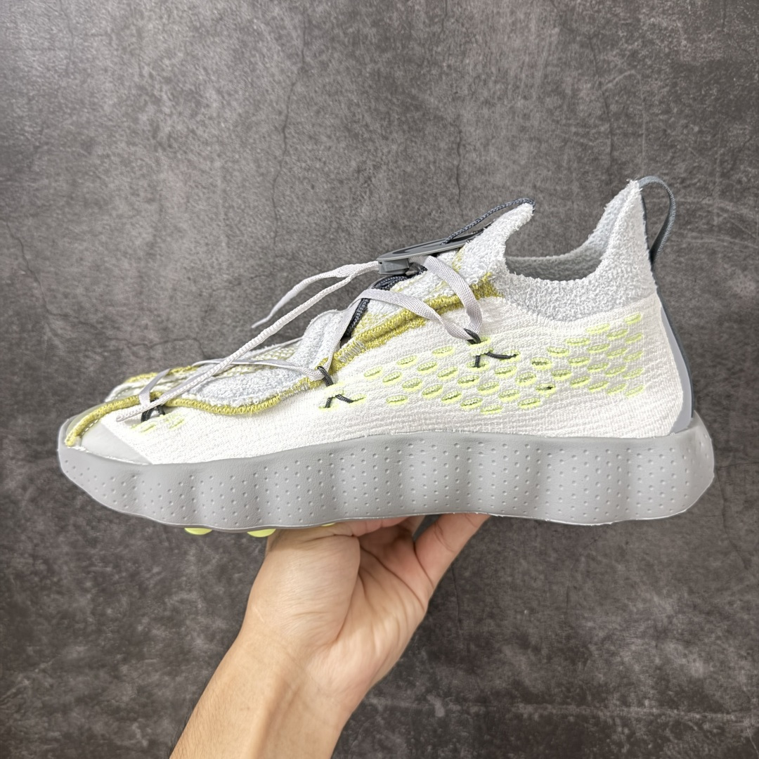 图片[2]-【渠道版】NK Mind 002 Flyknit足底按摩舒适运动休闲训练鞋 白绿 IR2176-100 全套原厂楦头原纸板数据档案 历时四个月倾力打造 原厂0937机台Flyknit飞织工艺 鞋面针织密度弹性完美同步原鞋 工艺同步公司 原厂压底模 加固按摩单元 防止颗粒松动 原装TUP鞋扣 亮黑后跟条 白色字体采用工业级丝网印刷（丝印）工艺 字体边缘锐利清晰 笔画粗细均匀 没有毛边或晕染 依旧延续Mind系列的标志性外观 采用黑色Flyknit鞋面 并用到拼接结构和外露缝线强调设计感 鞋底依旧配备22个皇家蓝独立泡棉按摩球 鞋底的FRAGMENT经典标语也同样保留其中 还在鞋舌加入了一块印有闪电章的特殊提环 来进一步表明联名身份 正常尺码 尺码：36 36.5 37.5 38 38.5 39 40 40.5 41 42 42.5 43 44 44.5 45 46.5 47.5-选品中心