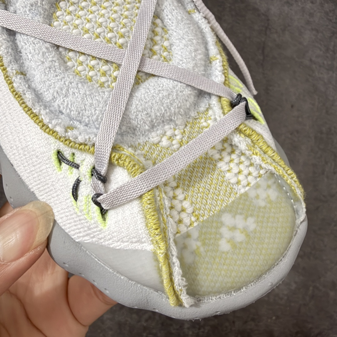 图片[5]-【渠道版】NK Mind 002 Flyknit足底按摩舒适运动休闲训练鞋 白绿 IR2176-100 全套原厂楦头原纸板数据档案 历时四个月倾力打造 原厂0937机台Flyknit飞织工艺 鞋面针织密度弹性完美同步原鞋 工艺同步公司 原厂压底模 加固按摩单元 防止颗粒松动 原装TUP鞋扣 亮黑后跟条 白色字体采用工业级丝网印刷（丝印）工艺 字体边缘锐利清晰 笔画粗细均匀 没有毛边或晕染 依旧延续Mind系列的标志性外观 采用黑色Flyknit鞋面 并用到拼接结构和外露缝线强调设计感 鞋底依旧配备22个皇家蓝独立泡棉按摩球 鞋底的FRAGMENT经典标语也同样保留其中 还在鞋舌加入了一块印有闪电章的特殊提环 来进一步表明联名身份 正常尺码 尺码：36 36.5 37.5 38 38.5 39 40 40.5 41 42 42.5 43 44 44.5 45 46.5 47.5-选品中心