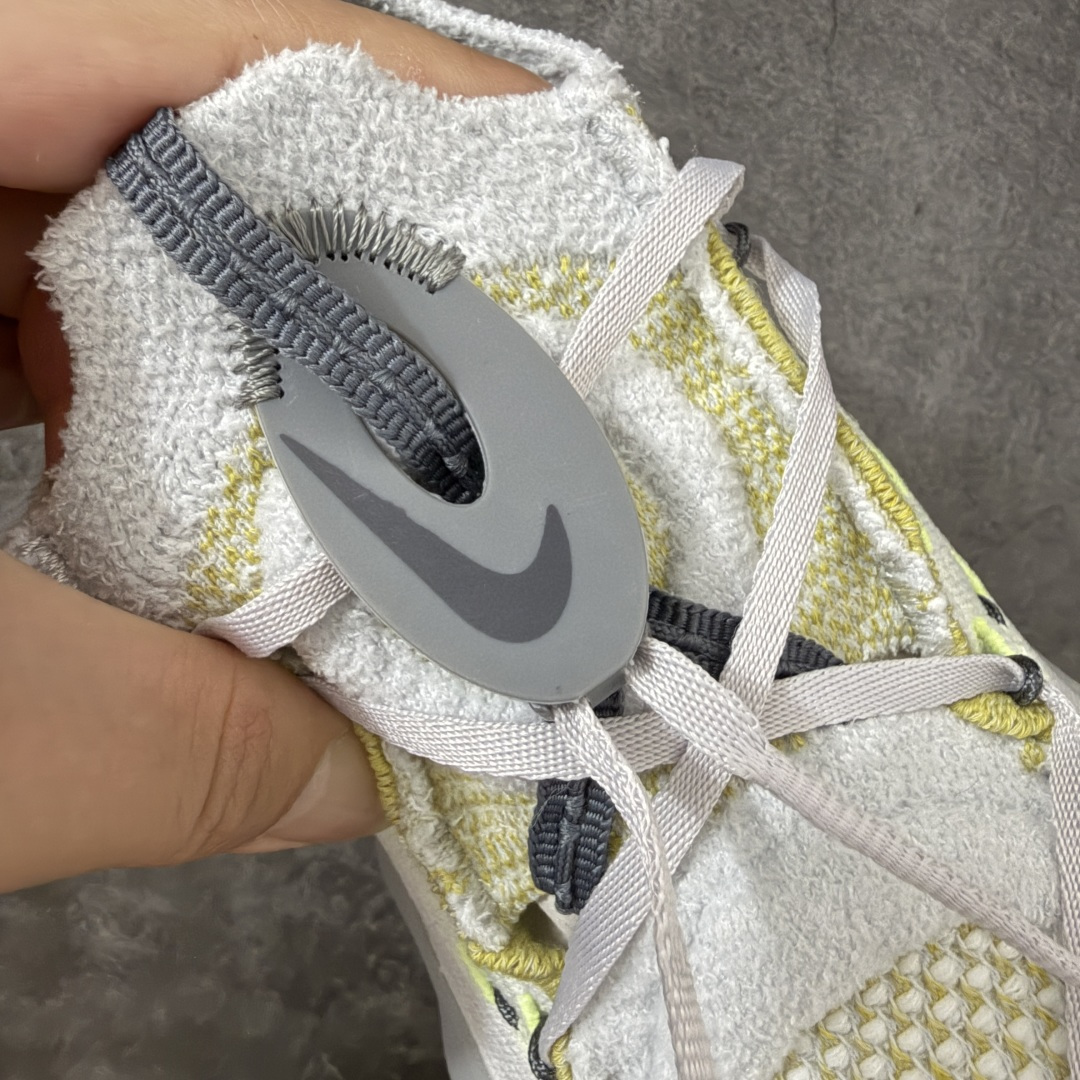 图片[6]-【渠道版】NK Mind 002 Flyknit足底按摩舒适运动休闲训练鞋 白绿 IR2176-100 全套原厂楦头原纸板数据档案 历时四个月倾力打造 原厂0937机台Flyknit飞织工艺 鞋面针织密度弹性完美同步原鞋 工艺同步公司 原厂压底模 加固按摩单元 防止颗粒松动 原装TUP鞋扣 亮黑后跟条 白色字体采用工业级丝网印刷（丝印）工艺 字体边缘锐利清晰 笔画粗细均匀 没有毛边或晕染 依旧延续Mind系列的标志性外观 采用黑色Flyknit鞋面 并用到拼接结构和外露缝线强调设计感 鞋底依旧配备22个皇家蓝独立泡棉按摩球 鞋底的FRAGMENT经典标语也同样保留其中 还在鞋舌加入了一块印有闪电章的特殊提环 来进一步表明联名身份 正常尺码 尺码：36 36.5 37.5 38 38.5 39 40 40.5 41 42 42.5 43 44 44.5 45 46.5 47.5-选品中心