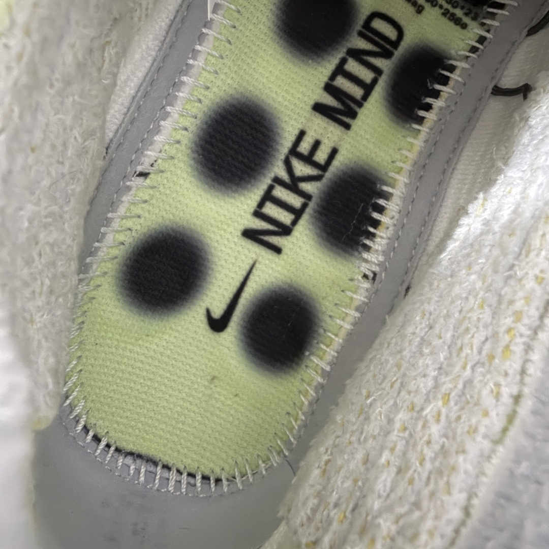 图片[8]-【渠道版】NK Mind 002 Flyknit足底按摩舒适运动休闲训练鞋 白绿 IR2176-100 全套原厂楦头原纸板数据档案 历时四个月倾力打造 原厂0937机台Flyknit飞织工艺 鞋面针织密度弹性完美同步原鞋 工艺同步公司 原厂压底模 加固按摩单元 防止颗粒松动 原装TUP鞋扣 亮黑后跟条 白色字体采用工业级丝网印刷（丝印）工艺 字体边缘锐利清晰 笔画粗细均匀 没有毛边或晕染 依旧延续Mind系列的标志性外观 采用黑色Flyknit鞋面 并用到拼接结构和外露缝线强调设计感 鞋底依旧配备22个皇家蓝独立泡棉按摩球 鞋底的FRAGMENT经典标语也同样保留其中 还在鞋舌加入了一块印有闪电章的特殊提环 来进一步表明联名身份 正常尺码 尺码：36 36.5 37.5 38 38.5 39 40 40.5 41 42 42.5 43 44 44.5 45 46.5 47.5-选品中心