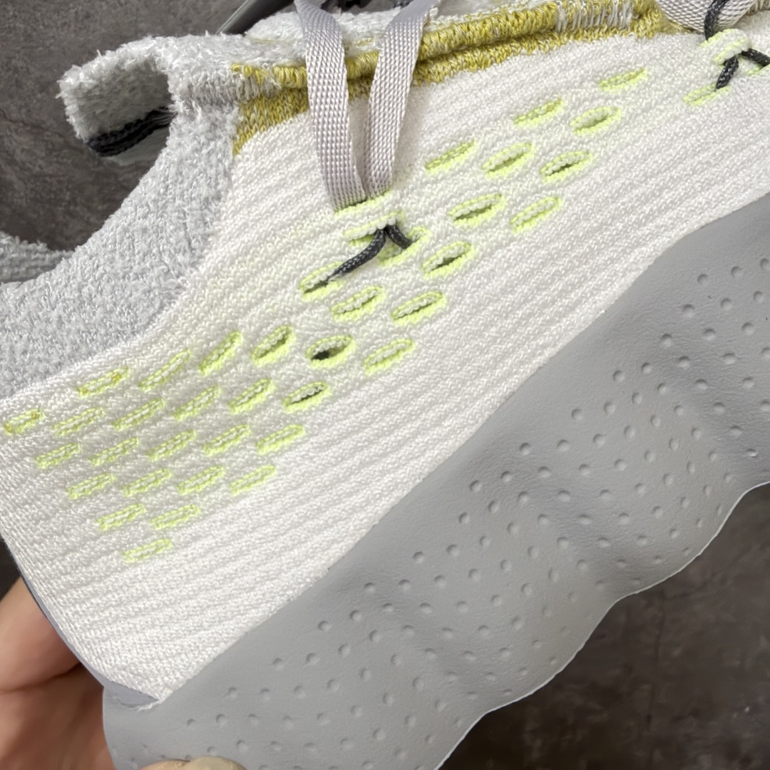 图片[4]-【渠道版】NK Mind 002 Flyknit足底按摩舒适运动休闲训练鞋 白绿 IR2176-100 全套原厂楦头原纸板数据档案 历时四个月倾力打造 原厂0937机台Flyknit飞织工艺 鞋面针织密度弹性完美同步原鞋 工艺同步公司 原厂压底模 加固按摩单元 防止颗粒松动 原装TUP鞋扣 亮黑后跟条 白色字体采用工业级丝网印刷（丝印）工艺 字体边缘锐利清晰 笔画粗细均匀 没有毛边或晕染 依旧延续Mind系列的标志性外观 采用黑色Flyknit鞋面 并用到拼接结构和外露缝线强调设计感 鞋底依旧配备22个皇家蓝独立泡棉按摩球 鞋底的FRAGMENT经典标语也同样保留其中 还在鞋舌加入了一块印有闪电章的特殊提环 来进一步表明联名身份 正常尺码 尺码：36 36.5 37.5 38 38.5 39 40 40.5 41 42 42.5 43 44 44.5 45 46.5 47.5-选品中心
