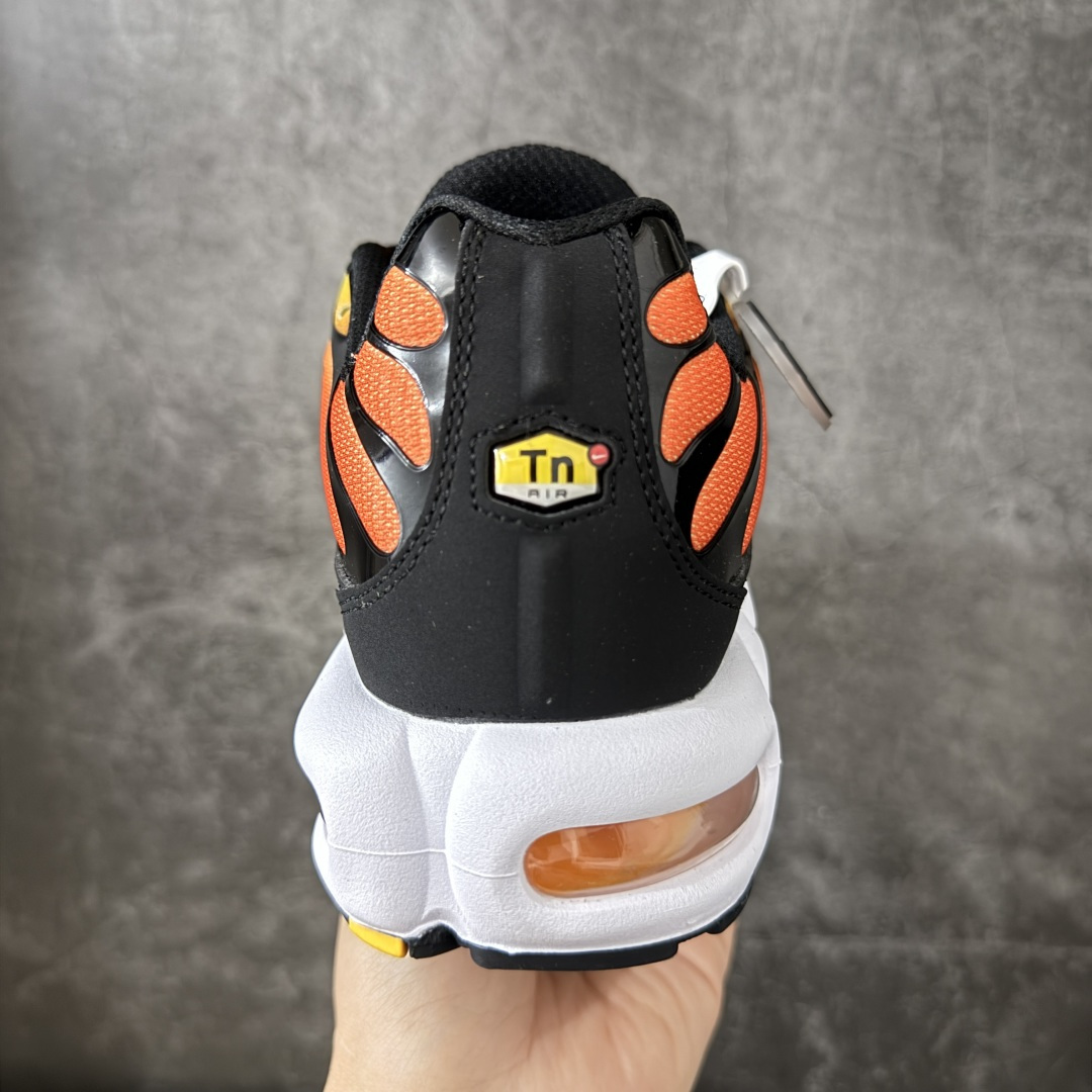 图片[4]-【TK纯原版】Nike Air Max Plus TN气垫系列跑鞋 DM0032-003 全新一比一高端版本 真正的市场T1品质 更多配色陆续出货 真正的用心研发 一点一点抠出来的 品质 品控细节 随便闭眼对比市场任何版本 全套原纸板楦头开发 完美呈现版型 工艺流程均与原鞋保持一致 Turned Air 中底缓震技术 鞋面弧度与大底弧度一致 鞋头正确TPU材质 鞋面高频TPU材质1.0厚度 原鞋一致层次感 超越公司货的品控标准 多道QC质检 货号： 尺码： 40.5 41 42 42.5 43 44 44.5 45 46 47.5 48.5-选品中心