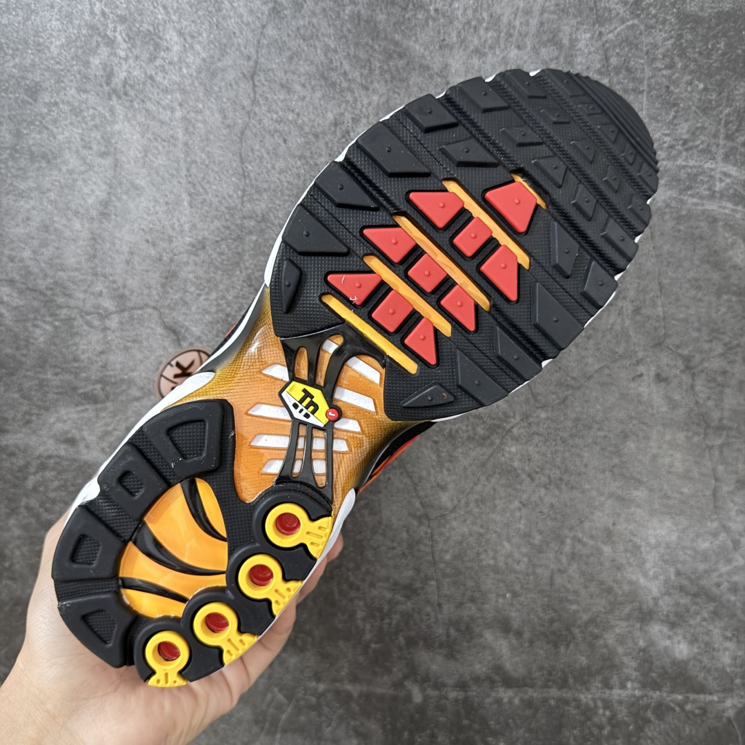 图片[9]-【TK纯原版】Nike Air Max Plus TN气垫系列跑鞋 DM0032-003 全新一比一高端版本 真正的市场T1品质 更多配色陆续出货 真正的用心研发 一点一点抠出来的 品质 品控细节 随便闭眼对比市场任何版本 全套原纸板楦头开发 完美呈现版型 工艺流程均与原鞋保持一致 Turned Air 中底缓震技术 鞋面弧度与大底弧度一致 鞋头正确TPU材质 鞋面高频TPU材质1.0厚度 原鞋一致层次感 超越公司货的品控标准 多道QC质检 货号： 尺码： 40.5 41 42 42.5 43 44 44.5 45 46 47.5 48.5-选品中心