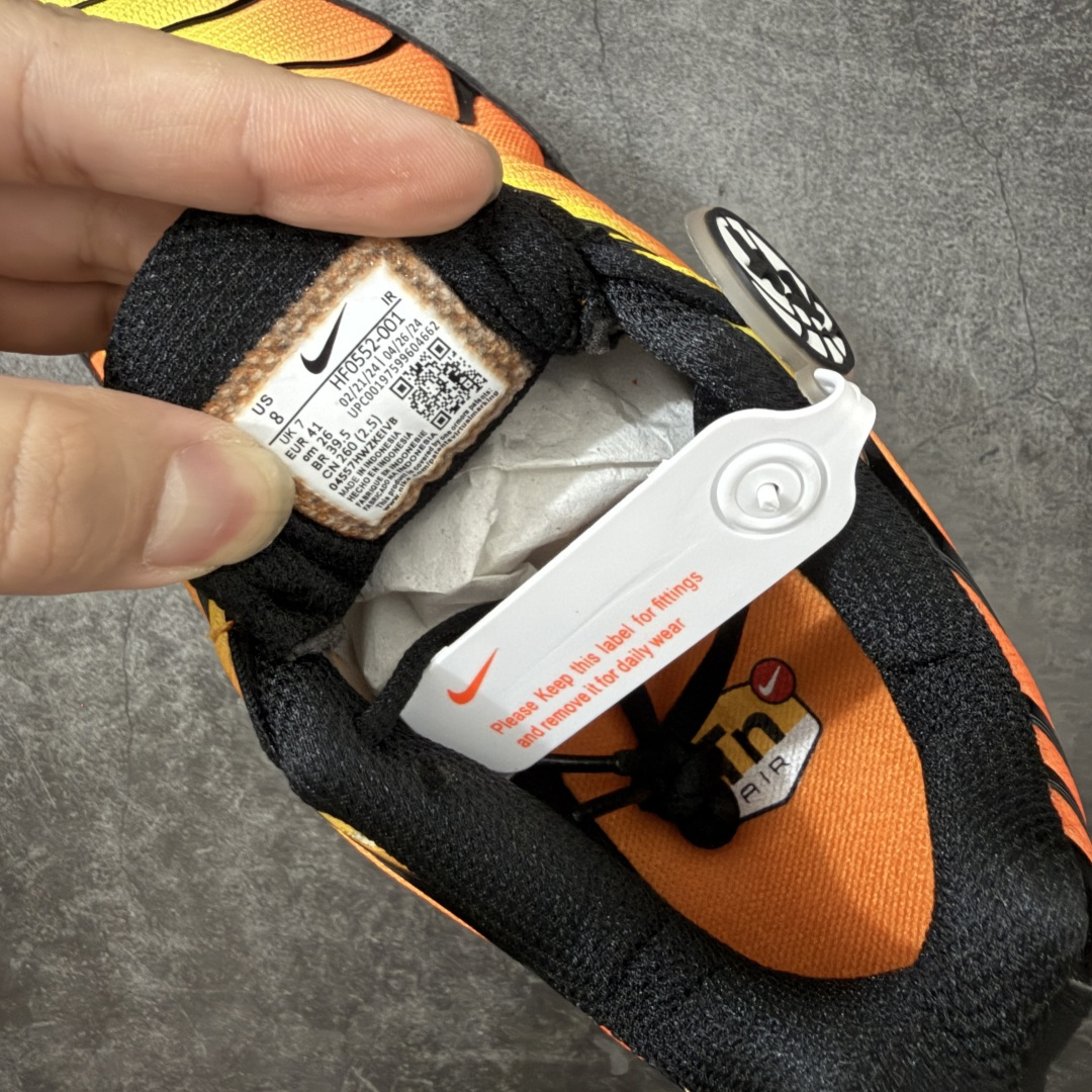 图片[11]-【TK纯原版】Nike Air Max Plus TN气垫系列跑鞋 DM0032-003 全新一比一高端版本 真正的市场T1品质 更多配色陆续出货 真正的用心研发 一点一点抠出来的 品质 品控细节 随便闭眼对比市场任何版本 全套原纸板楦头开发 完美呈现版型 工艺流程均与原鞋保持一致 Turned Air 中底缓震技术 鞋面弧度与大底弧度一致 鞋头正确TPU材质 鞋面高频TPU材质1.0厚度 原鞋一致层次感 超越公司货的品控标准 多道QC质检 货号： 尺码： 40.5 41 42 42.5 43 44 44.5 45 46 47.5 48.5-选品中心
