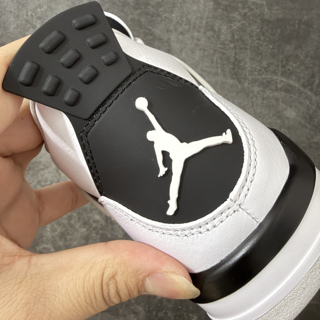 图片[2]-【OV纯原】Air Jordan AJ4 黑白灰 小白水泥 DH6927-111 全套原纸板楦头开发 原厂特供皮料加持 完美四代版型 一比一鞋头弧度高度鞋身弧度 数据细节工艺流程均保持原鞋一致 原厂TPU网格鞋带扣 原厂织唛标 原厂飞人电绣工艺 印刷中底布 四线拉帮 米色美纹纸贴合固定 进口港宝加持 后跟自然饱满 追求极致完美 每一双都是工艺品 尺码：40-47.5-选品中心