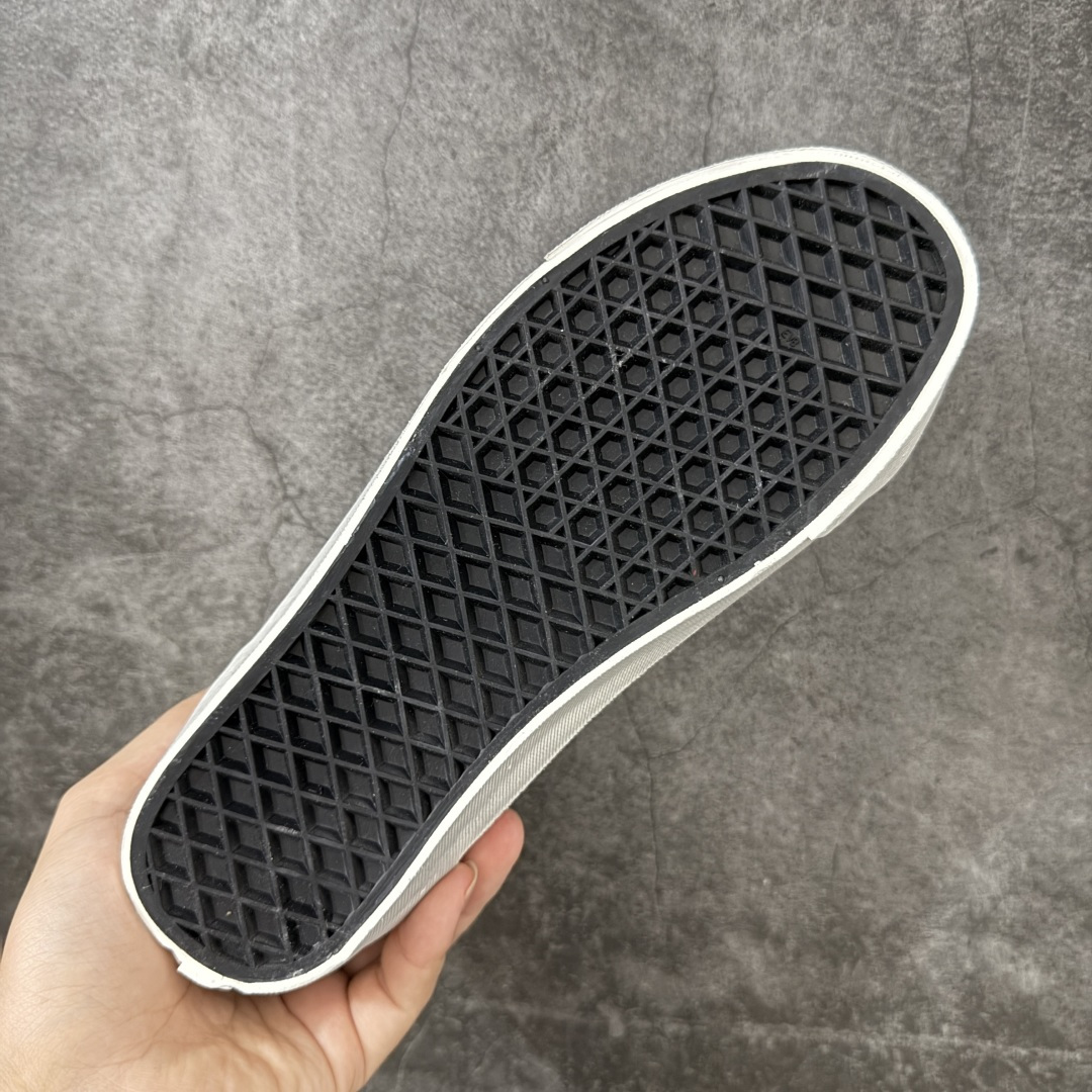 图片[9]-【公司级】Vans Old Skool 36 LX 香奈儿联名涂鸦做旧纽扣 秋日复古贴布Vans! 鞋子的贴布设计好有个性，搭配卡其裤很有秋日氛围感哦 贴布是手工缝制的，摸起来有复古颗粒感~ 货号：VN000D9RBRG 尺码：35-44（带半码）-选品中心