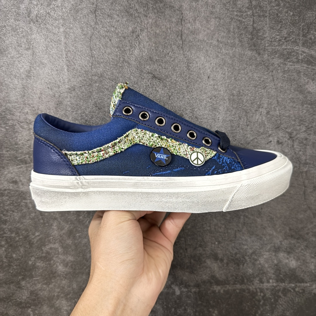 【公司级】Vans Old Skool 36 LX 香奈儿联名涂鸦做旧纽扣 秋日复古贴布Vans! 鞋子的贴布设计好有个性,搭配卡其裤很有秋日氛围感哦 贴布是手工缝制的,摸起来有复古颗粒感~ 货号:VN000D9RBRG 尺码:35-44(带半码)-选品中心