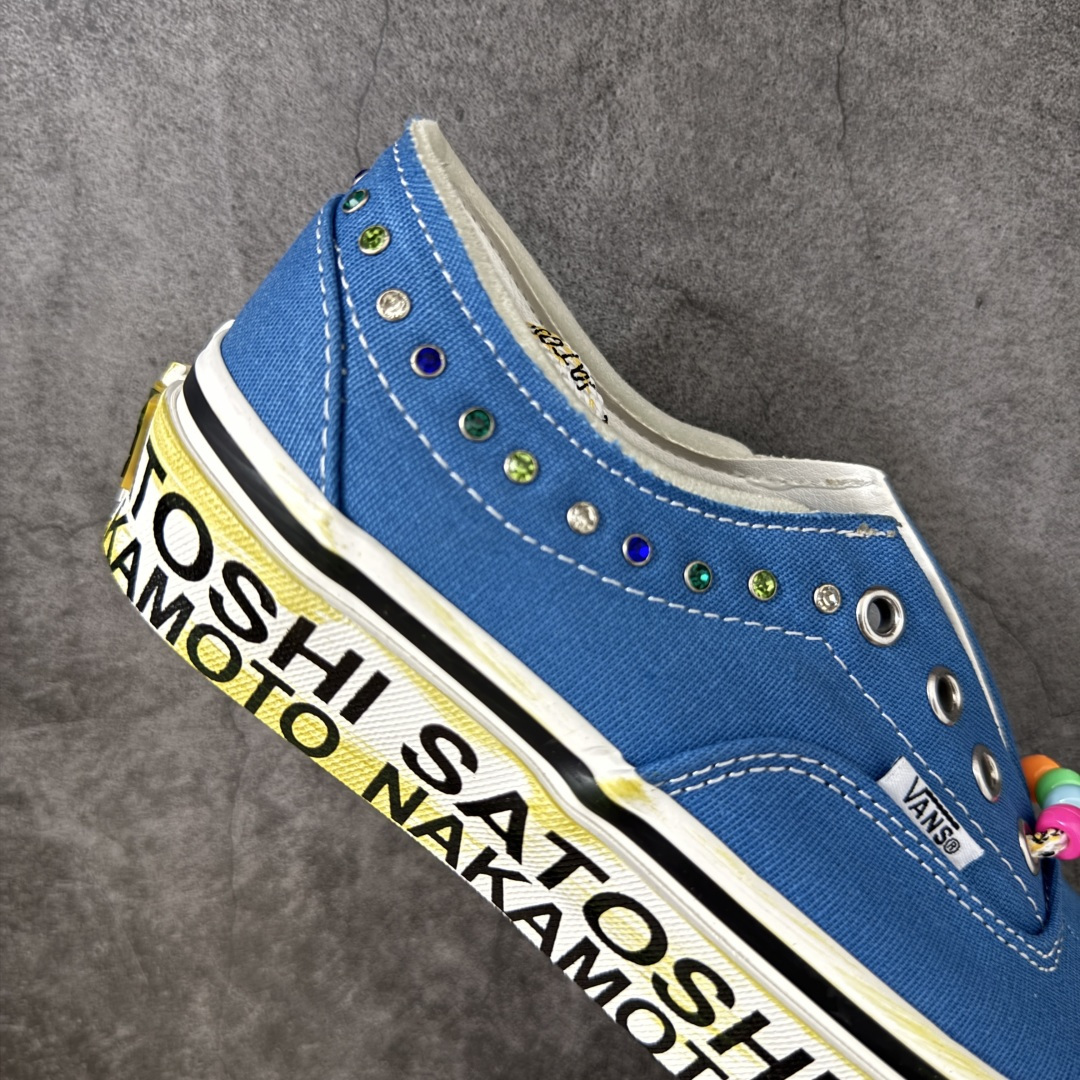 图片[7]-【公司级】Vans × Satoshi Nakamoto Era 95 Lucky Charms联名板鞋，是Vans与杰出华裔设计师Satoshi Nakamoto的一次精彩碰撞。 Satoshi Nakamoto以其充满趣味的创意和对街头文化的深刻理解而闻名。此次联名旨在致敬复古潮流与幸运文化，鞋款标志性的Era 95鞋型上点缀着幸运符元素，承载了传递美好祝福的设计理念。它将经典的舒适板鞋造型与独特的设计巧思相结合，彰显了街头潮流的多元。 货号： VN000EFEBLK 尺码：35 36 36.5 37 38 38.5 39 40 40.5 41 42 42.5 43 44 45-选品中心