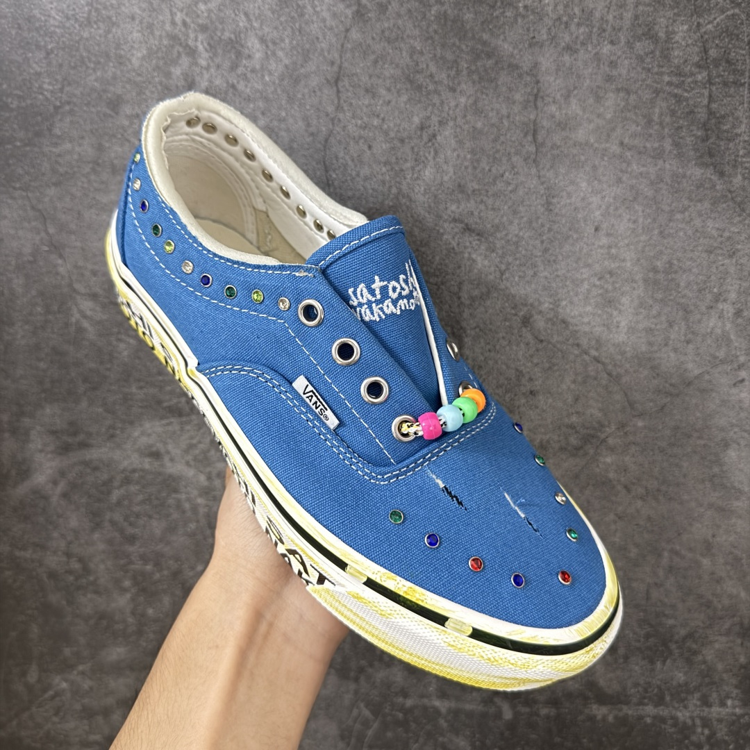 图片[3]-【公司级】Vans × Satoshi Nakamoto Era 95 Lucky Charms联名板鞋，是Vans与杰出华裔设计师Satoshi Nakamoto的一次精彩碰撞。 Satoshi Nakamoto以其充满趣味的创意和对街头文化的深刻理解而闻名。此次联名旨在致敬复古潮流与幸运文化，鞋款标志性的Era 95鞋型上点缀着幸运符元素，承载了传递美好祝福的设计理念。它将经典的舒适板鞋造型与独特的设计巧思相结合，彰显了街头潮流的多元。 货号： VN000EFEBLK 尺码：35 36 36.5 37 38 38.5 39 40 40.5 41 42 42.5 43 44 45-选品中心